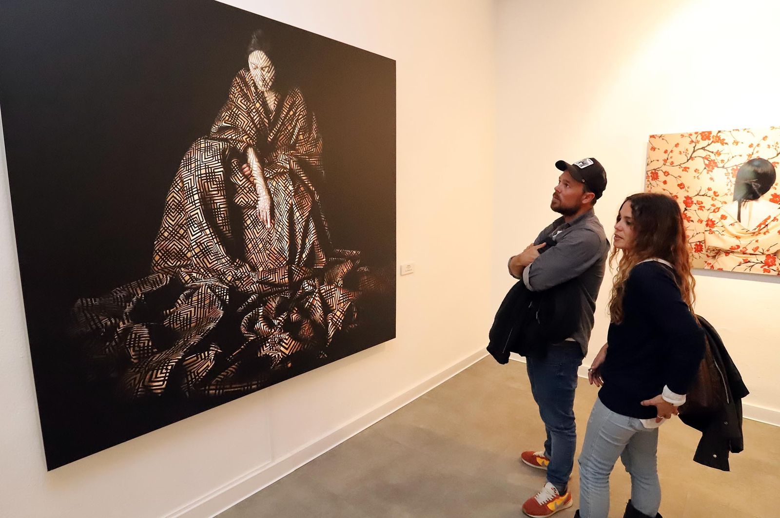 Imágenes de la exposición de Latitudes "Fotoperformances" de Cecilia Paredes