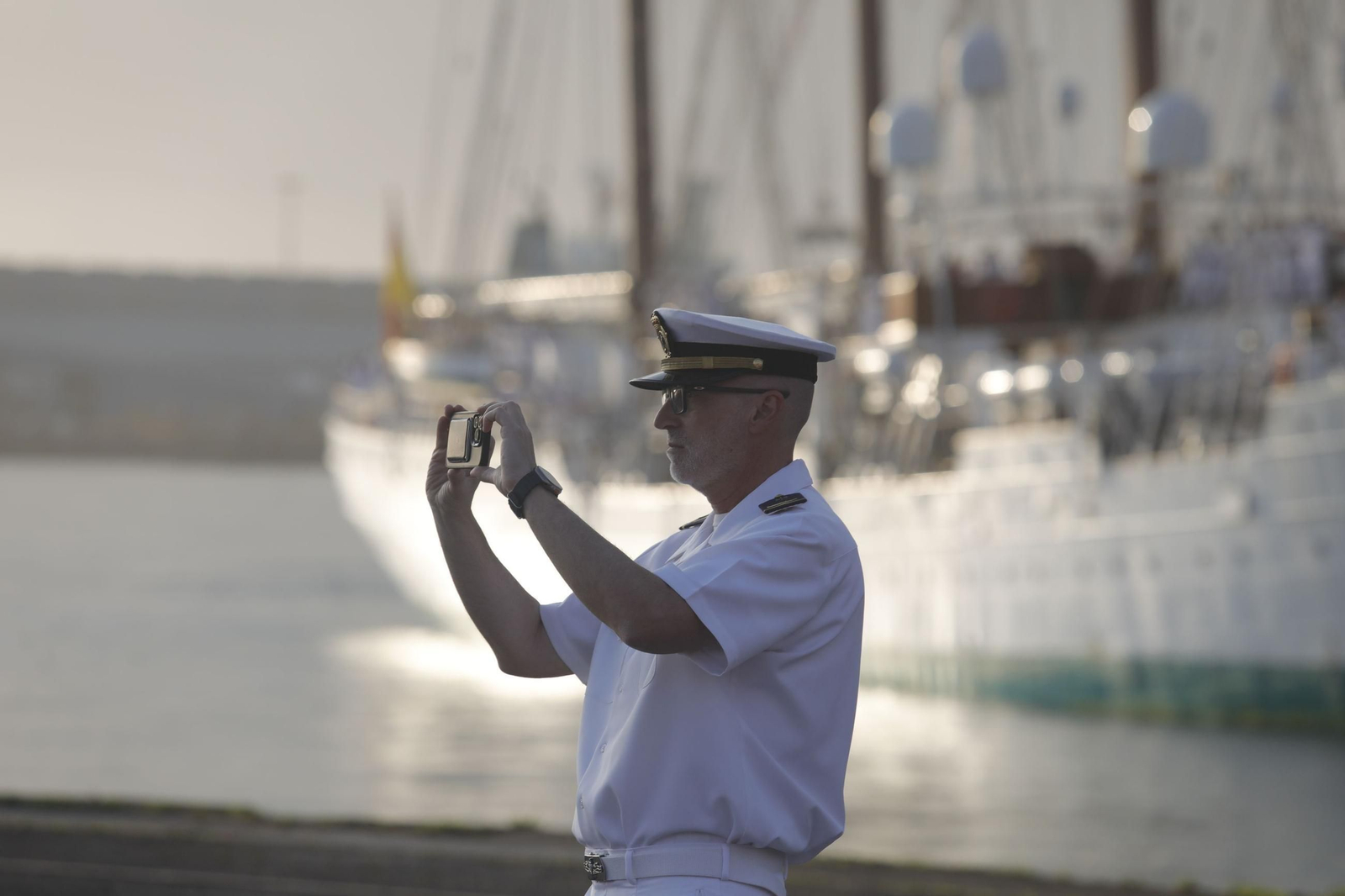 Las imágenes del 'Elcano' en su primera ciudad de vuelta a España, con la princesa Leonor a bordo
