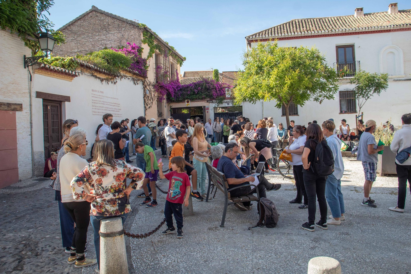 Cafetada contra el turismo masificado en el Albaicín, en imágenes
