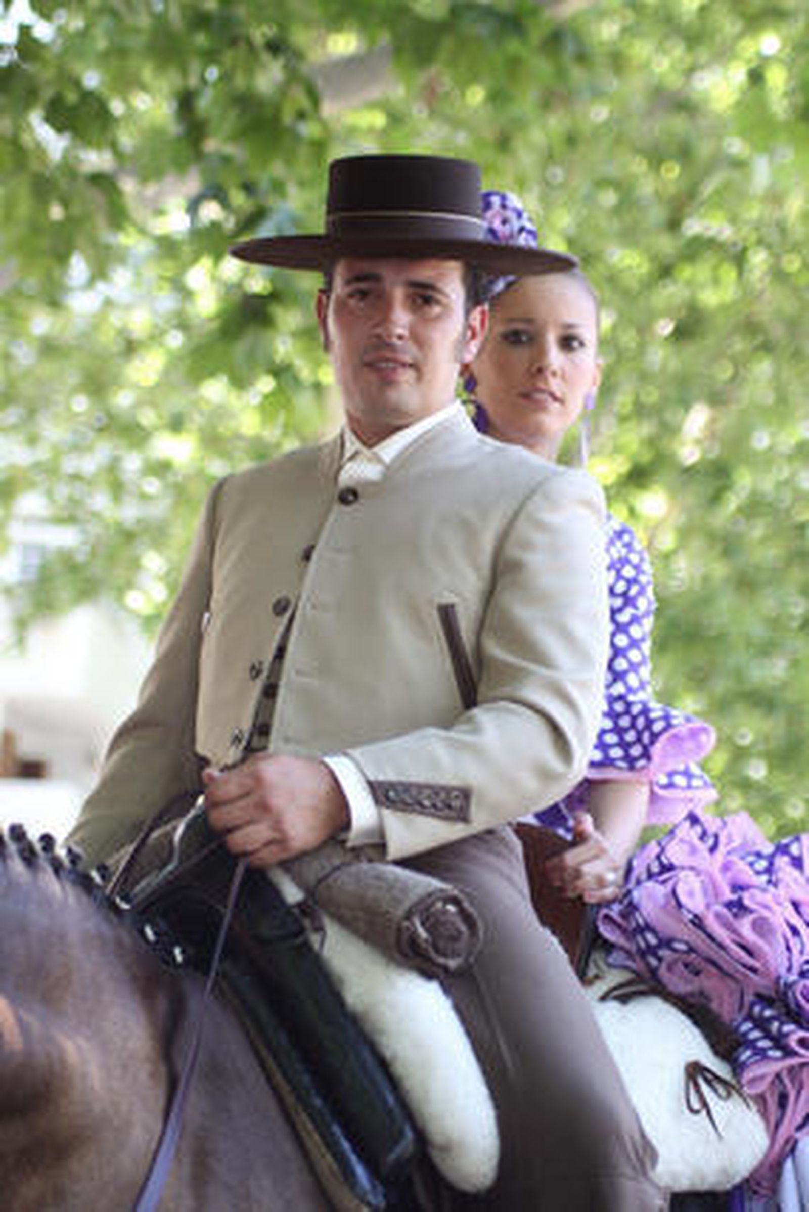 Los algecireños viven intensamente la jornada del sábado en la Feria. 

Foto: Vanessa Perez