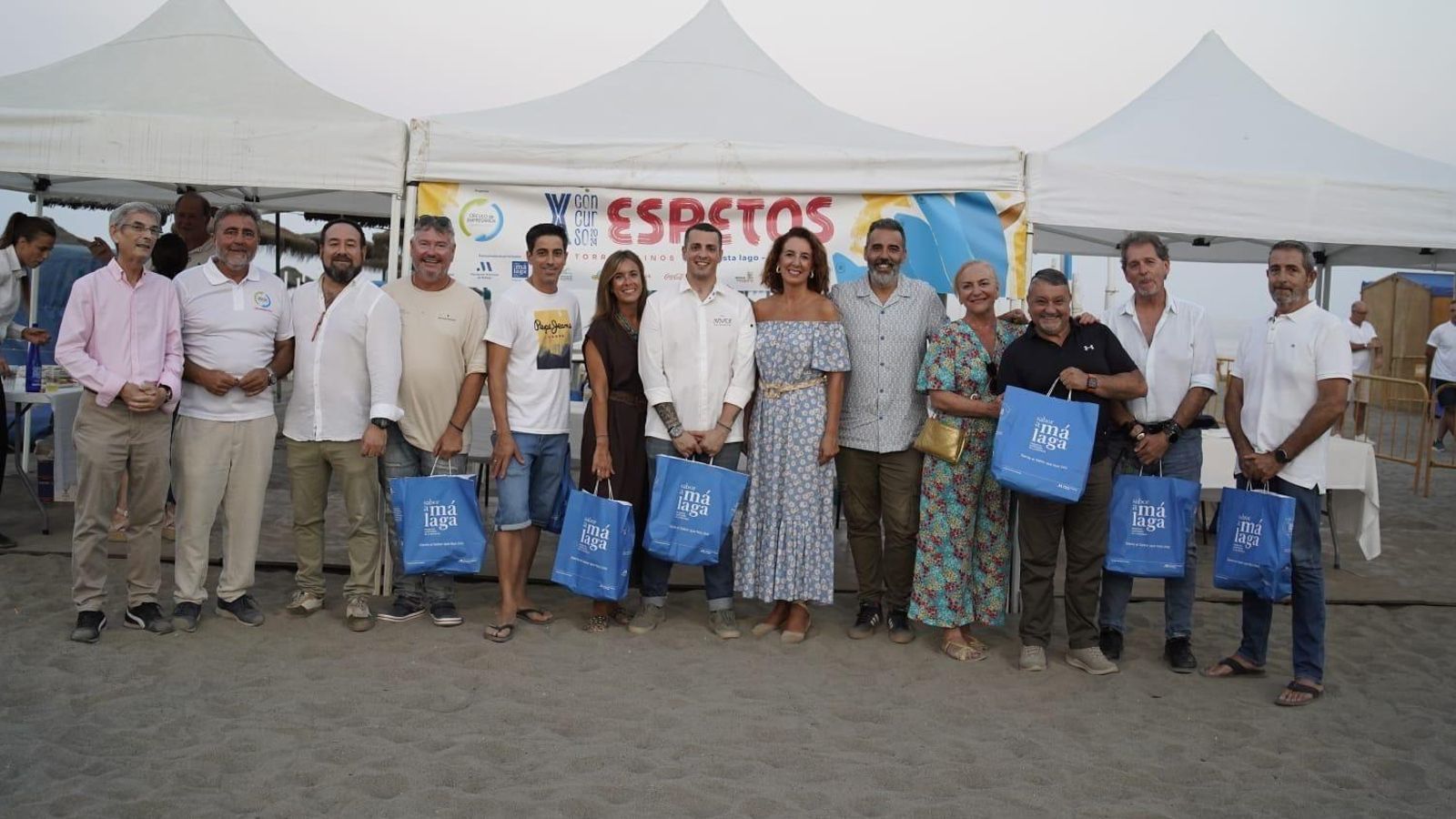 Miembros del jurado y organizadores del certamen. Miembros del jurado y organizadores del certamen.