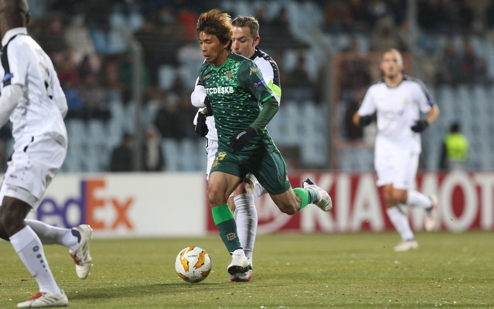 Inui conduce un ataque verdiblanco.