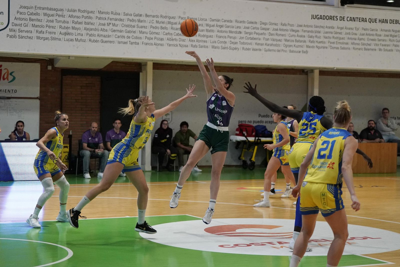 Elena Moreno culmina una remontada épica del Unicaja Mijas (75-73)