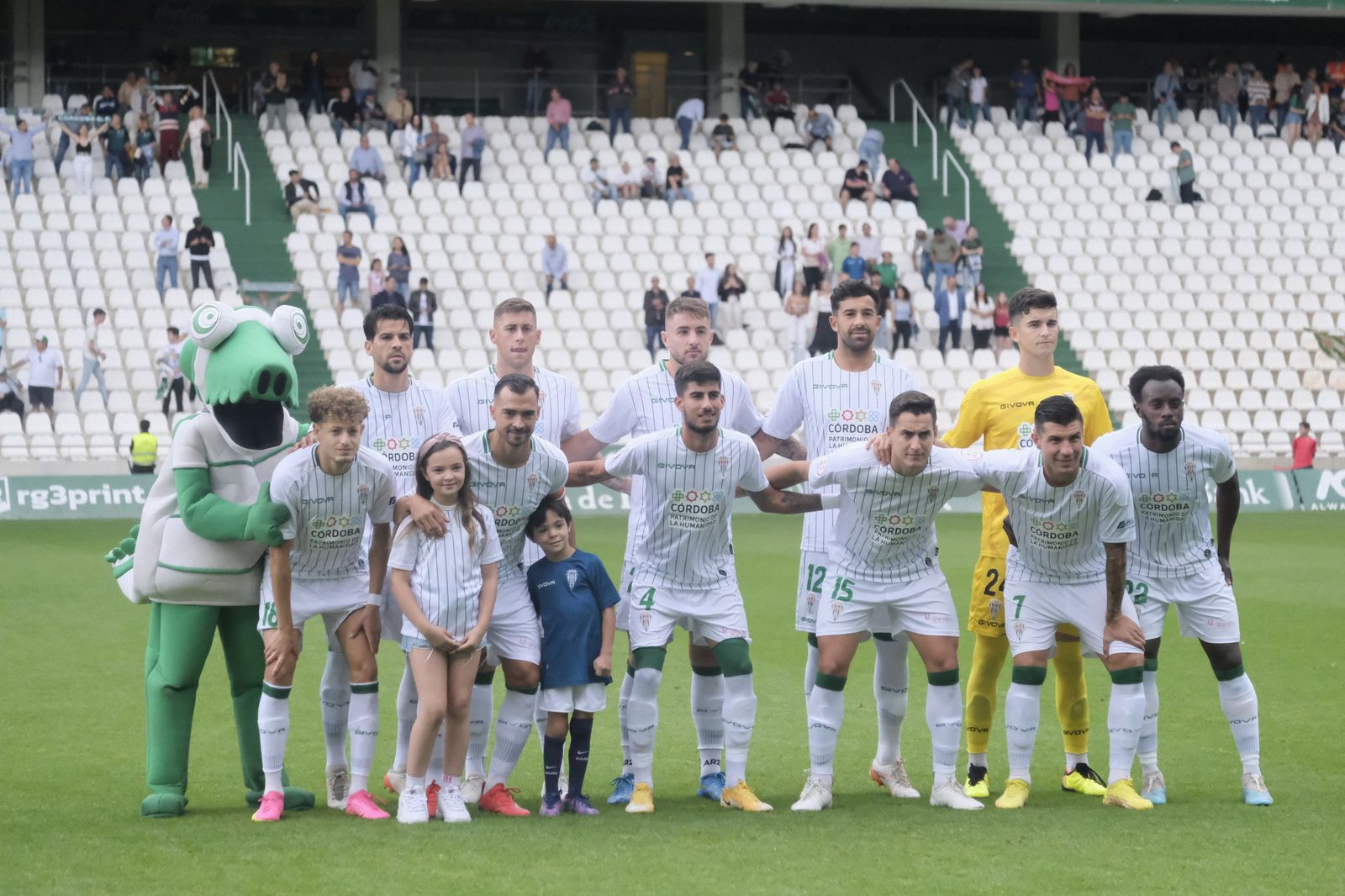 Las mejores fotos del ambiente en El Arcángel en el Córdoba CF - Badajoz