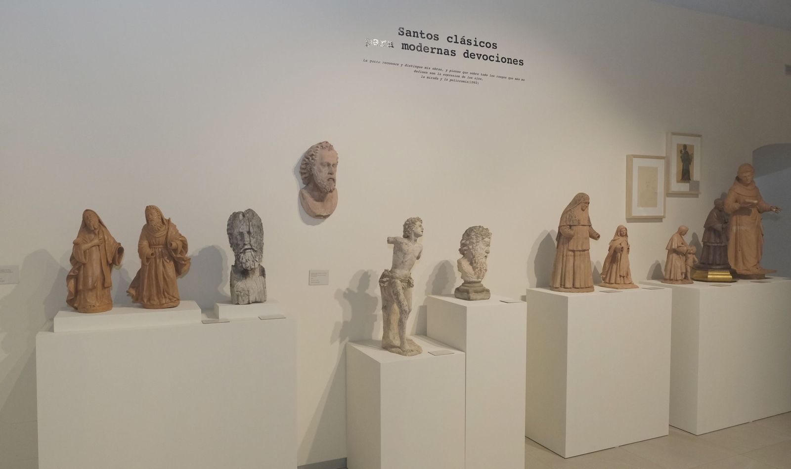 Las fotos de la exposición del escultor e imaginero Luis Álvarez Duarte en el MUREC