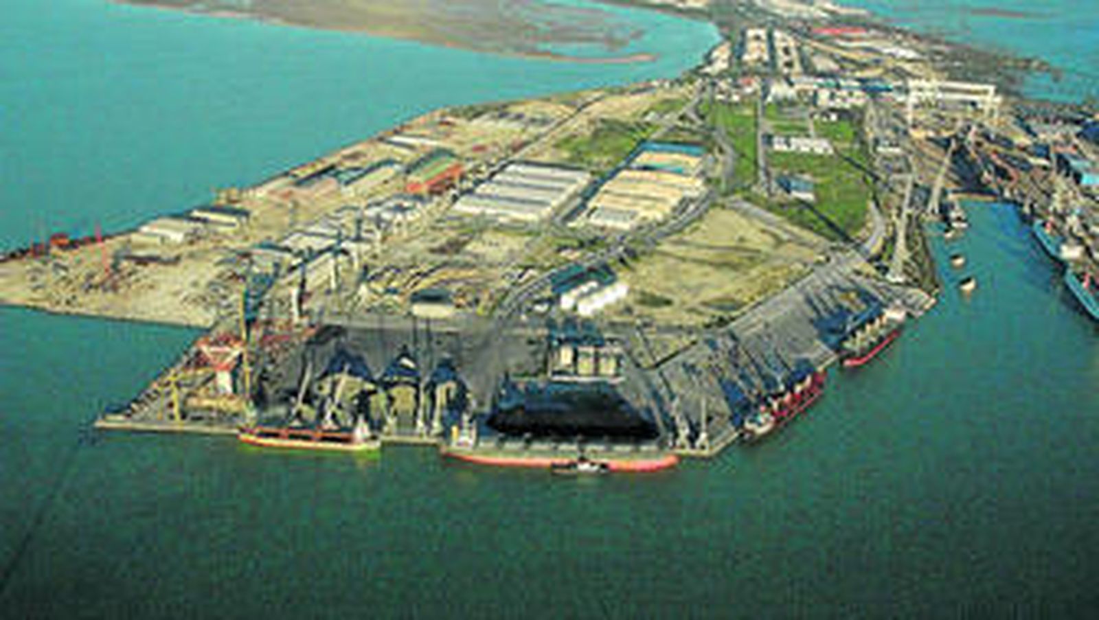 Vista aérea de la dársena gaditana de La Cabezuela.