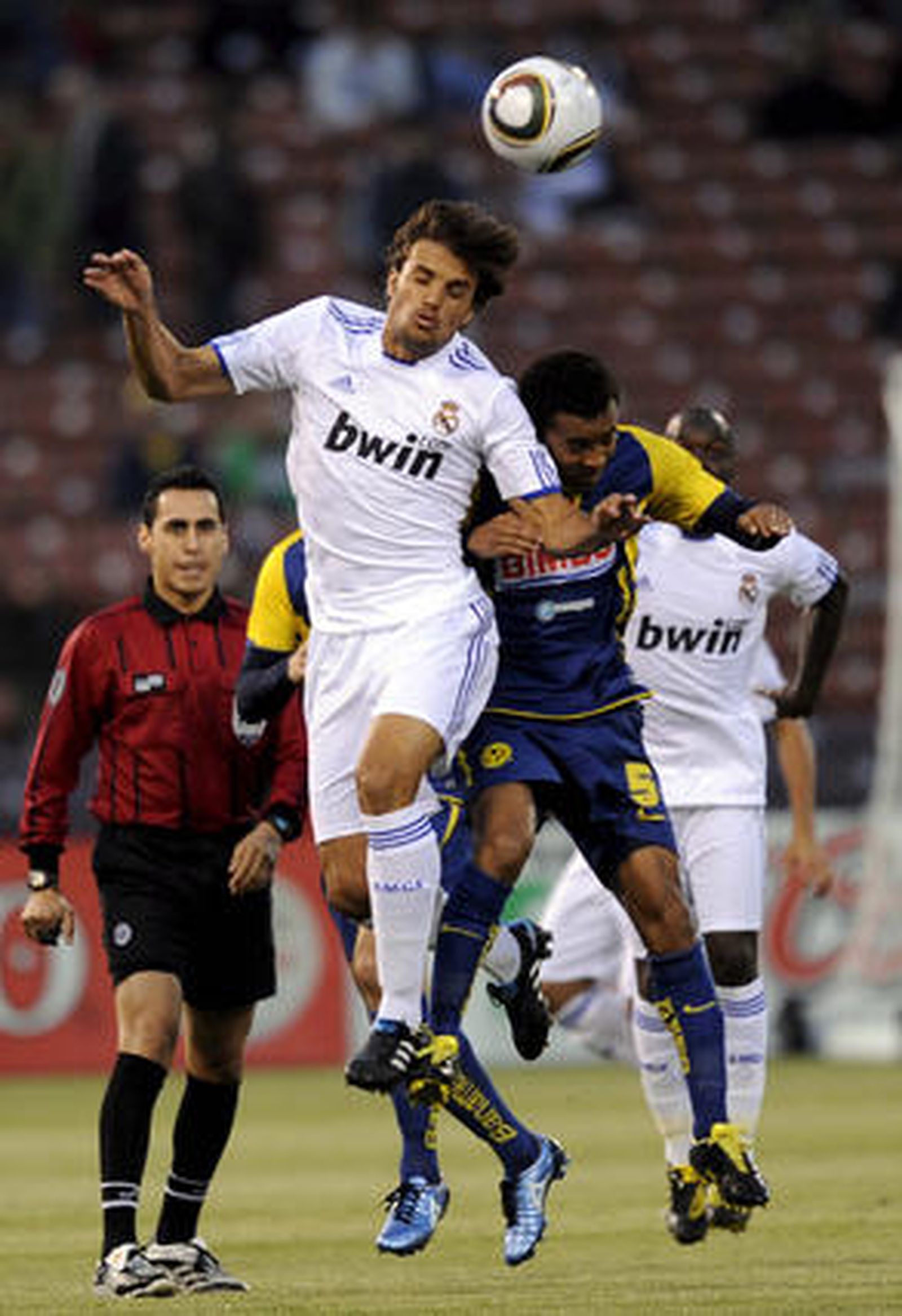 La era de Mourinho con el Real Madrid comenzó de forma triunfal después que el equipo español venciese por 2-3 a las Águilas del América de México, en partido amistoso disputado en el Candlestick Park de San Francisco.

Foto: REUTER
