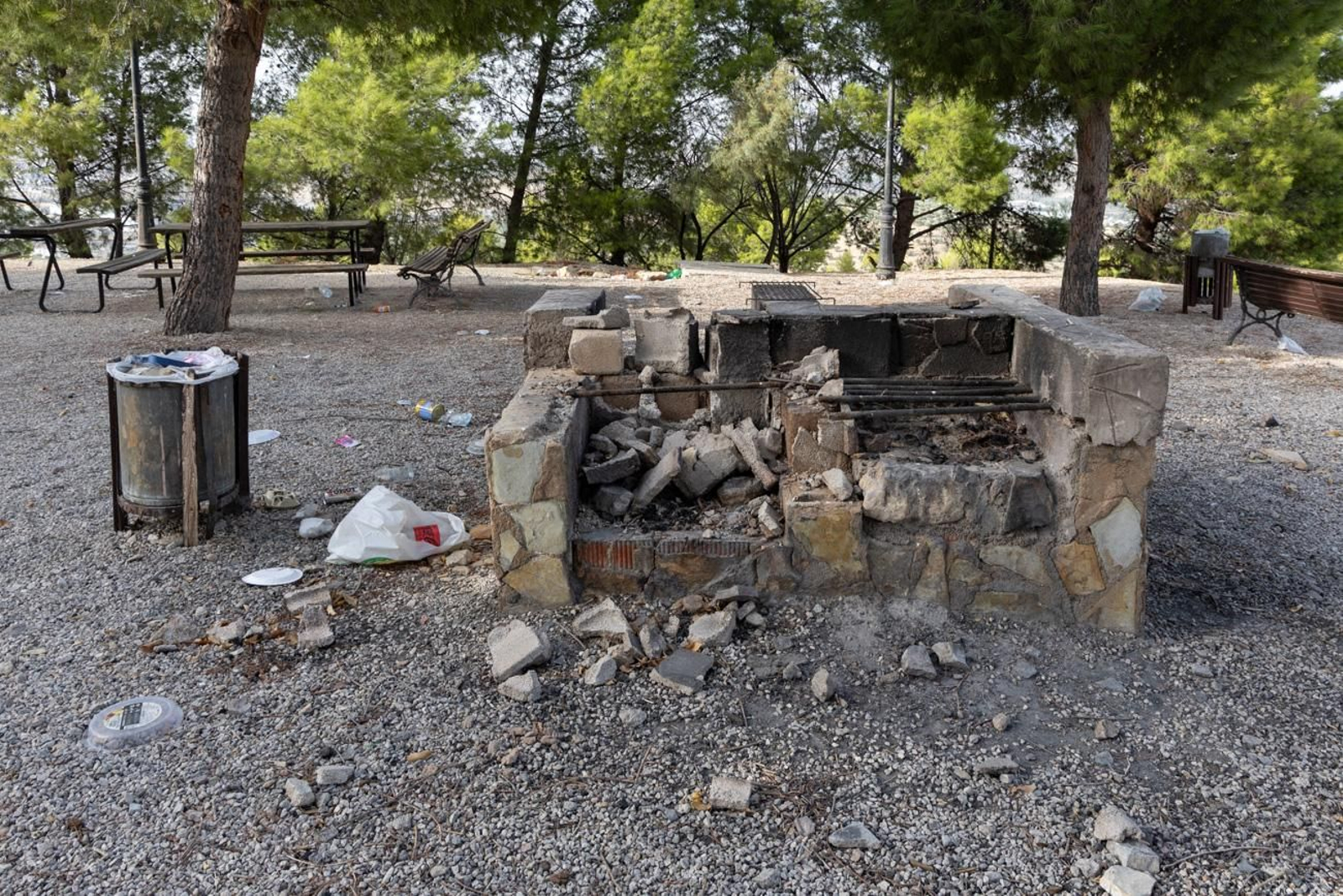 Estado de abandono del parque del Cerro de las Canteras