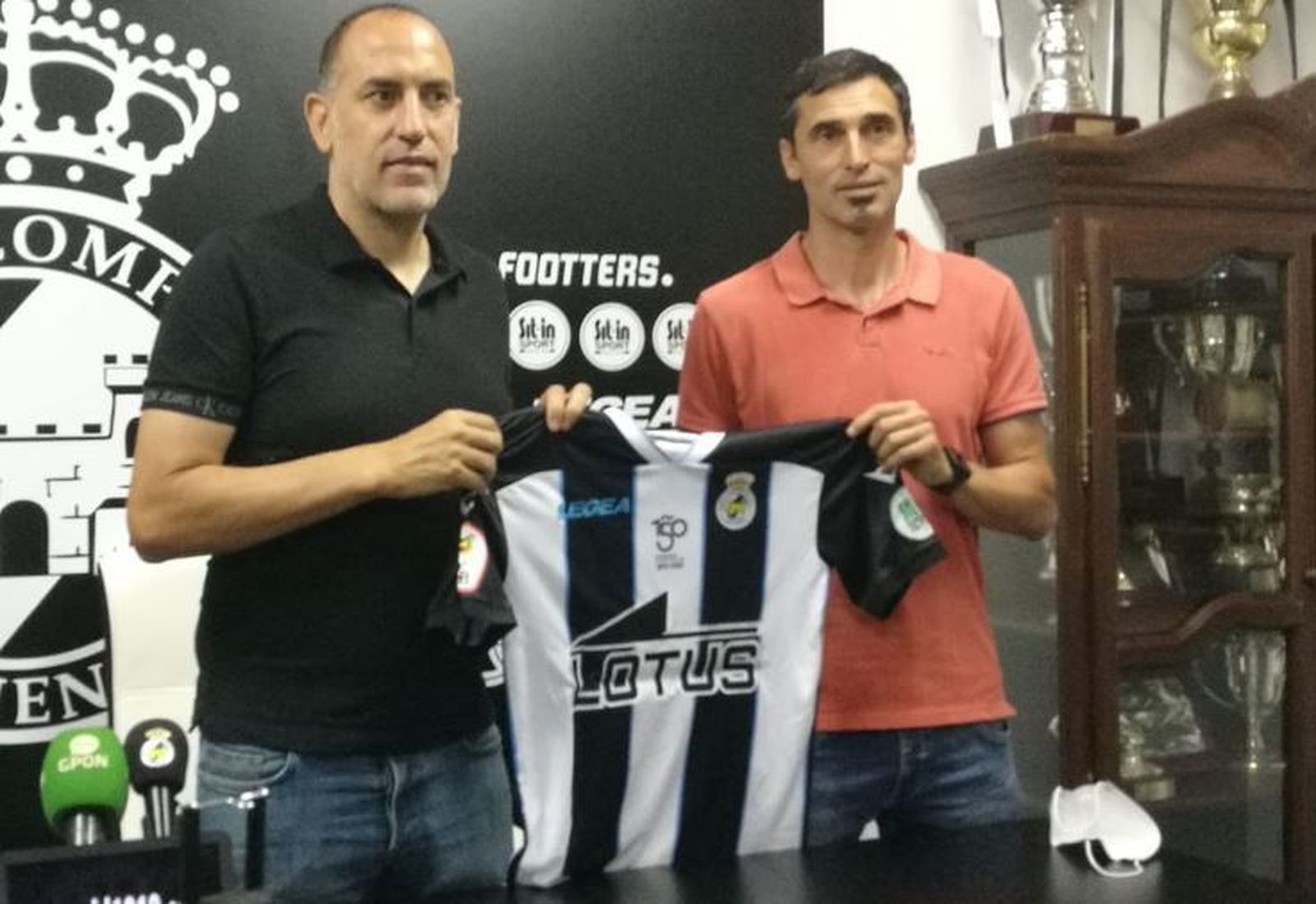 El entrenador de la Balona, Romerito, con su segundo, Fernando Niño, en la presentación