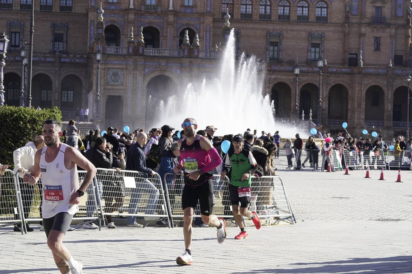 El Zúrich Maraton de Sevilla 2026 en la Plaza de España, galería 1