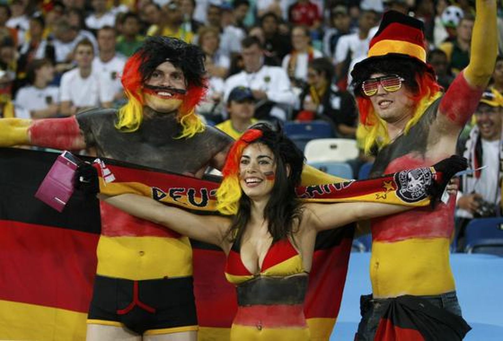 Unos 'frescos'aficionados alemanes en la grada. / Reuters