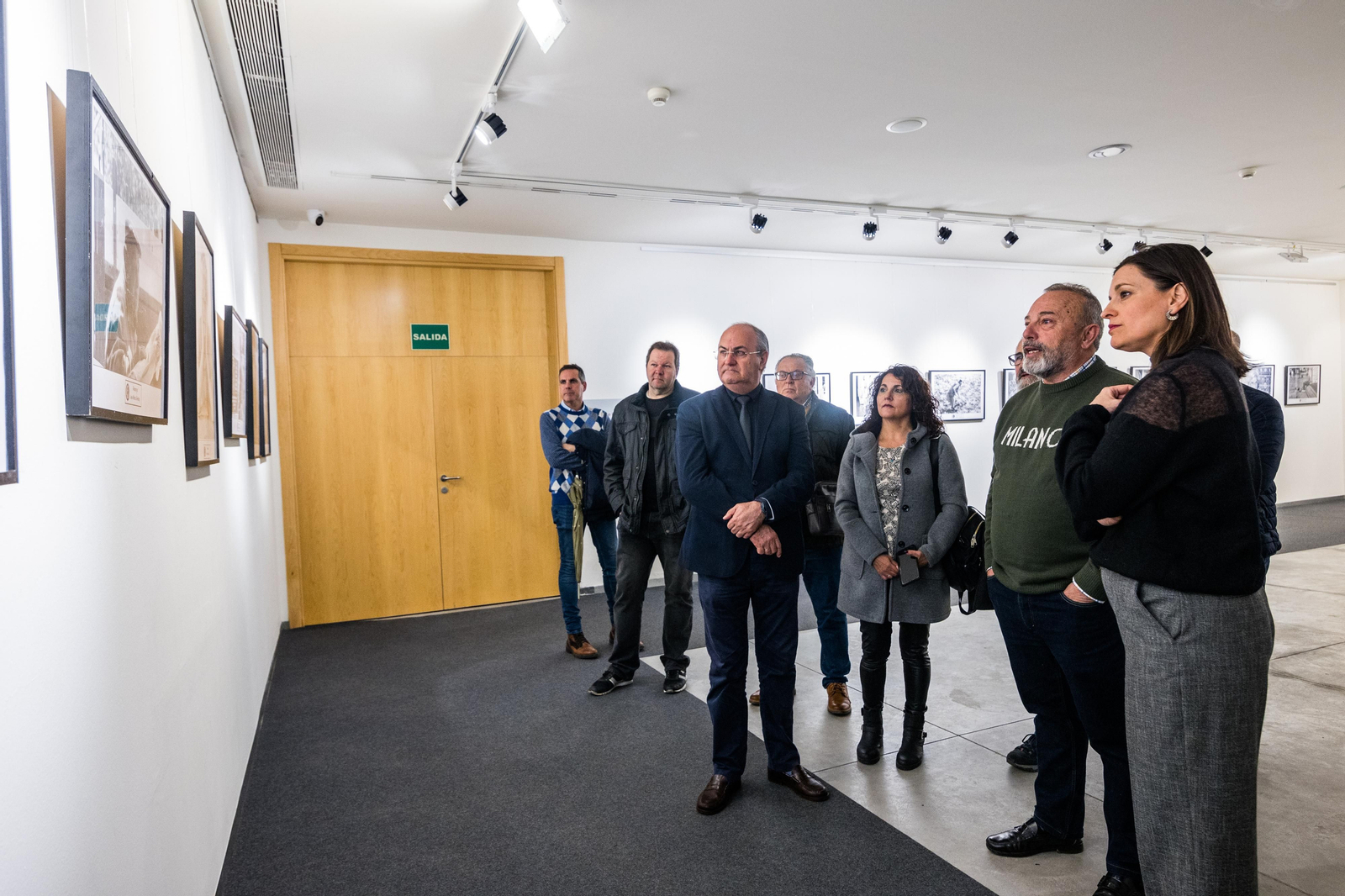 Las imágenes de la inauguración de la exposición 'Nostalgia de juventud' en San Fernando