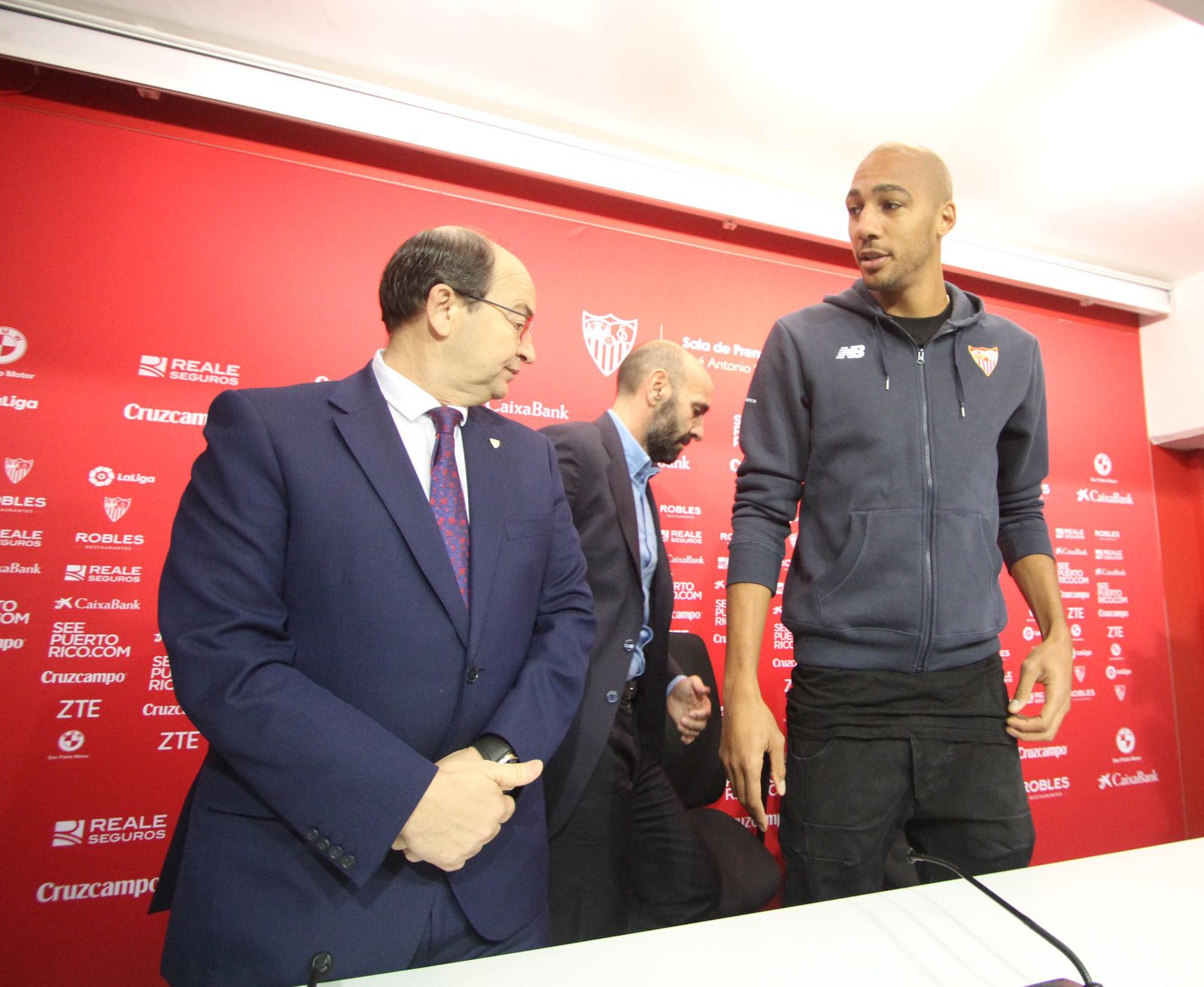 Castro y N'Zonzi, en la presentación de su renovación, el pasado enero.
