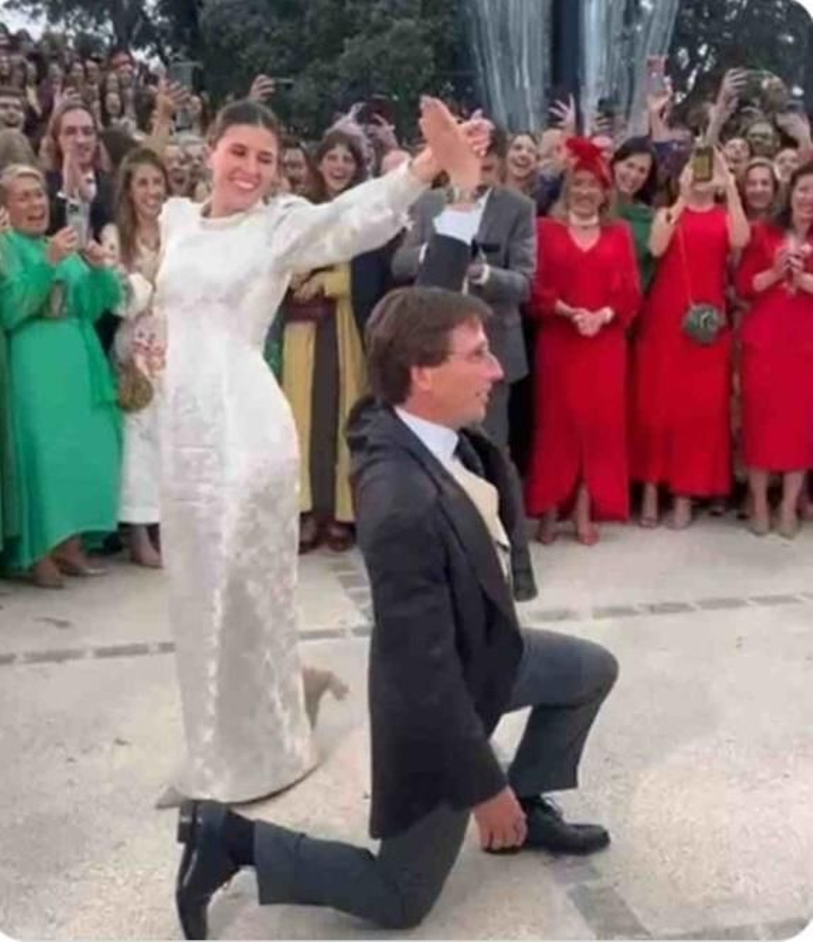 Martínez-Almeida y Teresa Urquijo en su baile nupcial
