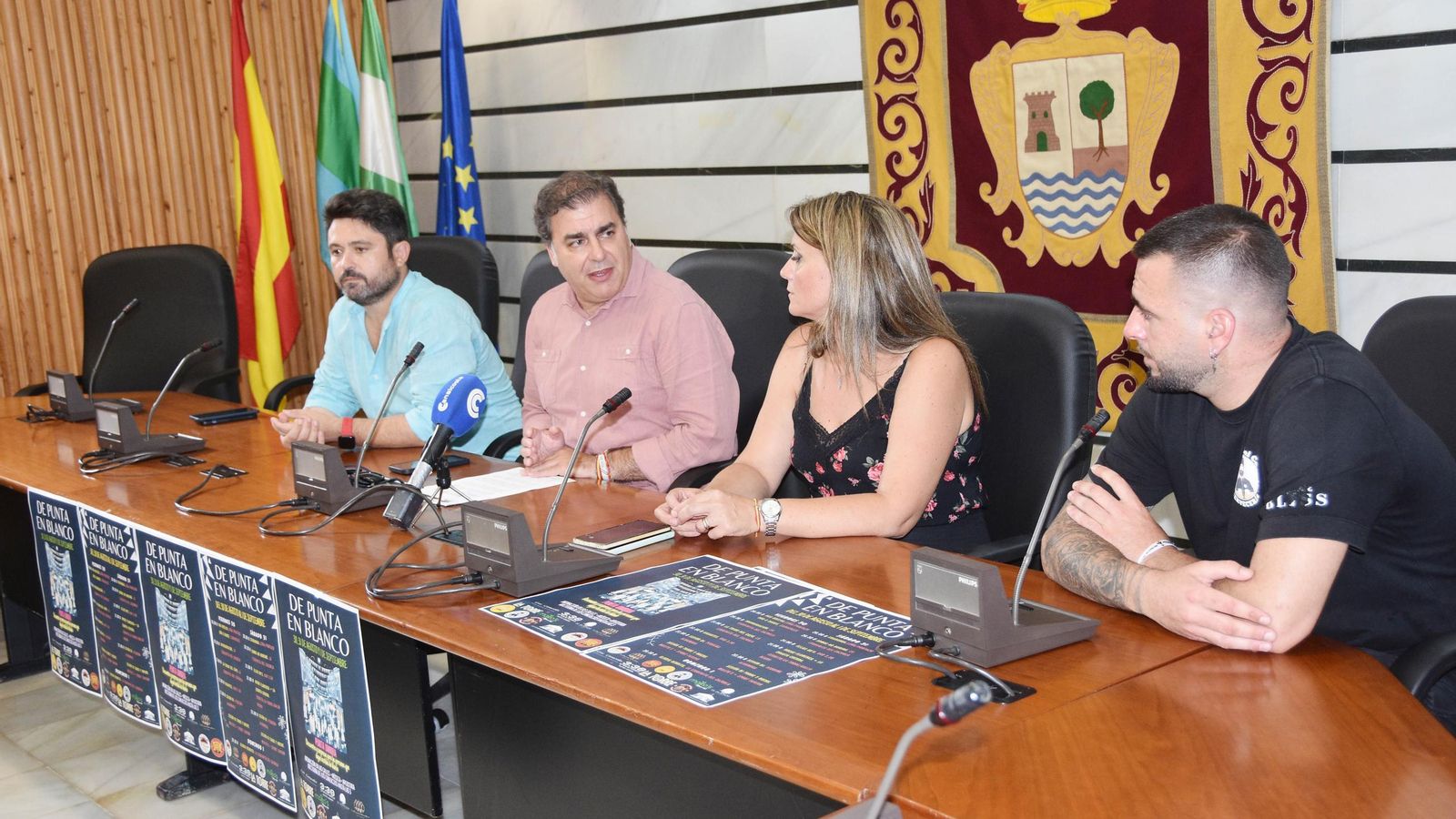 Reunión de organización de 'De Punta en Blanco'.