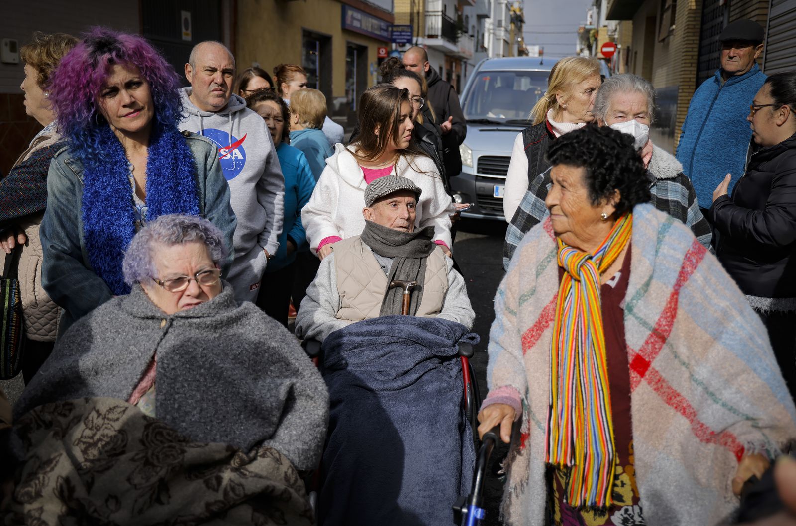 Vecinos de Palmete protestan por el corte continuado de la luz, todas las fotos