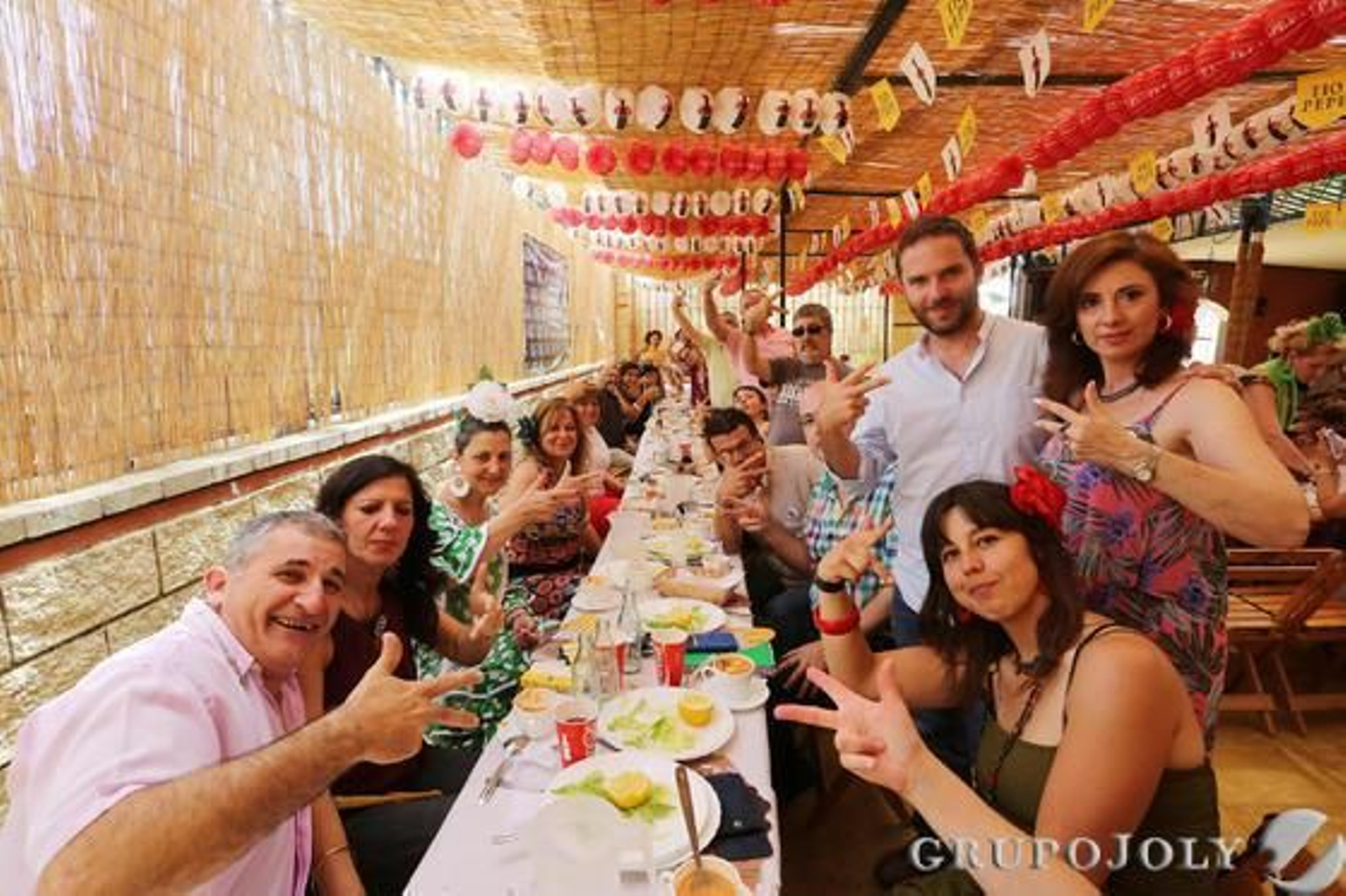 La agrupación de electores Ganemos, con su alcaldable a la cabeza, Santiago Sánchez, celebró una convivencia con simpatizantes y colaboradores y que sirvió para hacer un alto en estas jornadas electorales. 

Foto: Pascual