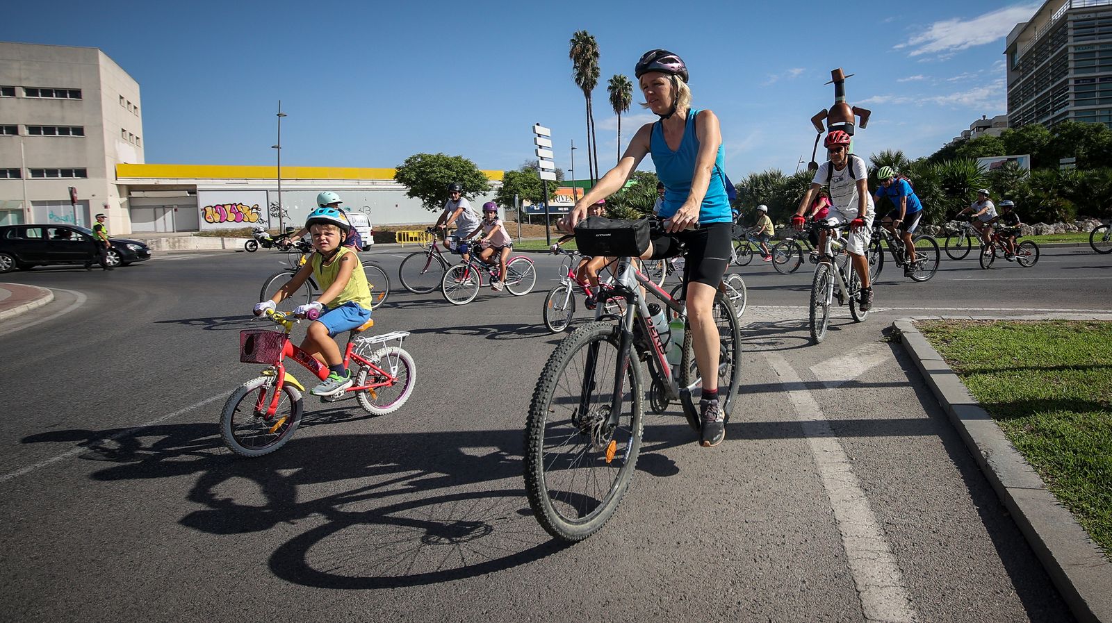 Gran ambiente en la fiesta de la bici y la amistad