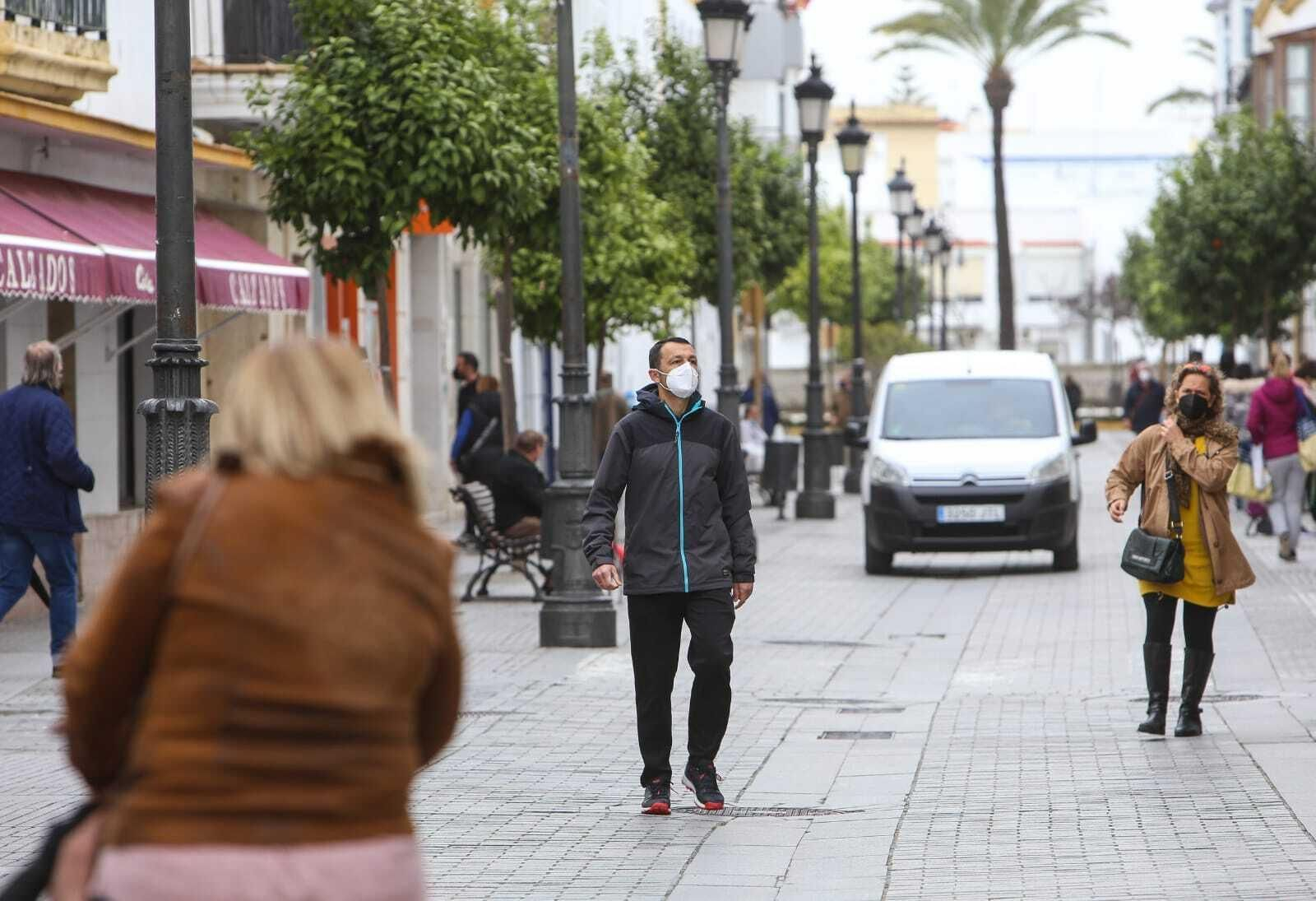 Imágenes de Chiclana durante la primera jornada del cierre de actividades