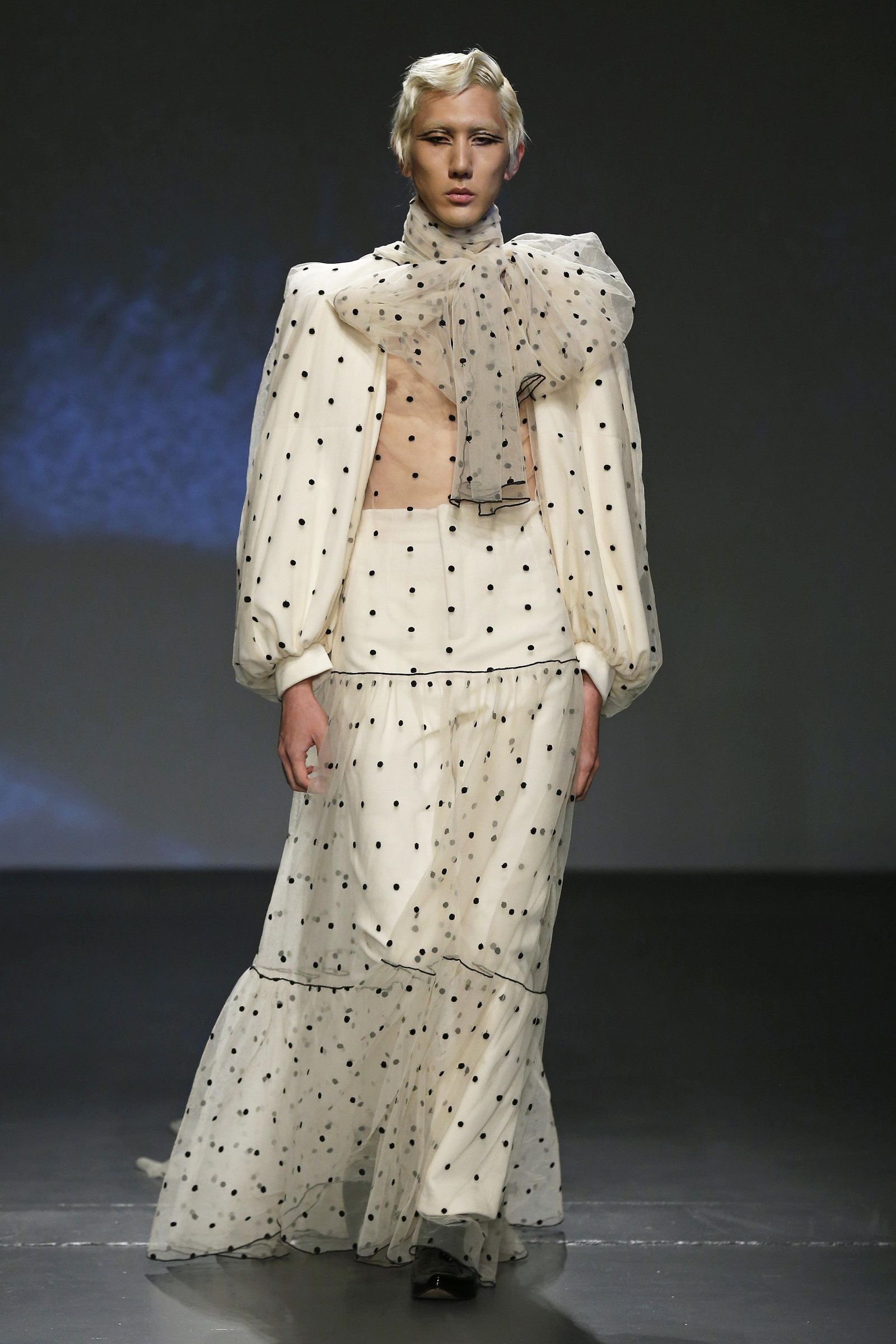 Vaporoso vestido de lunares de la nueva colección de Palomo Spain.