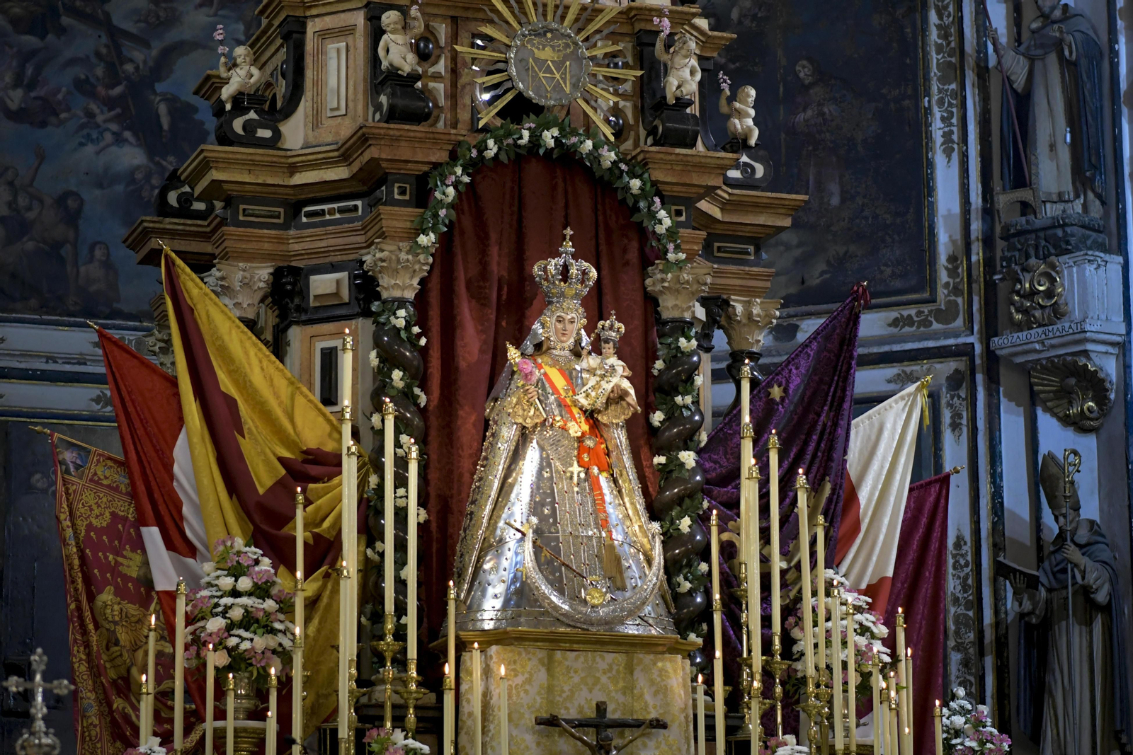 Fotos: Cultos a la Copatrona de Granada, la Virgen del Rosario