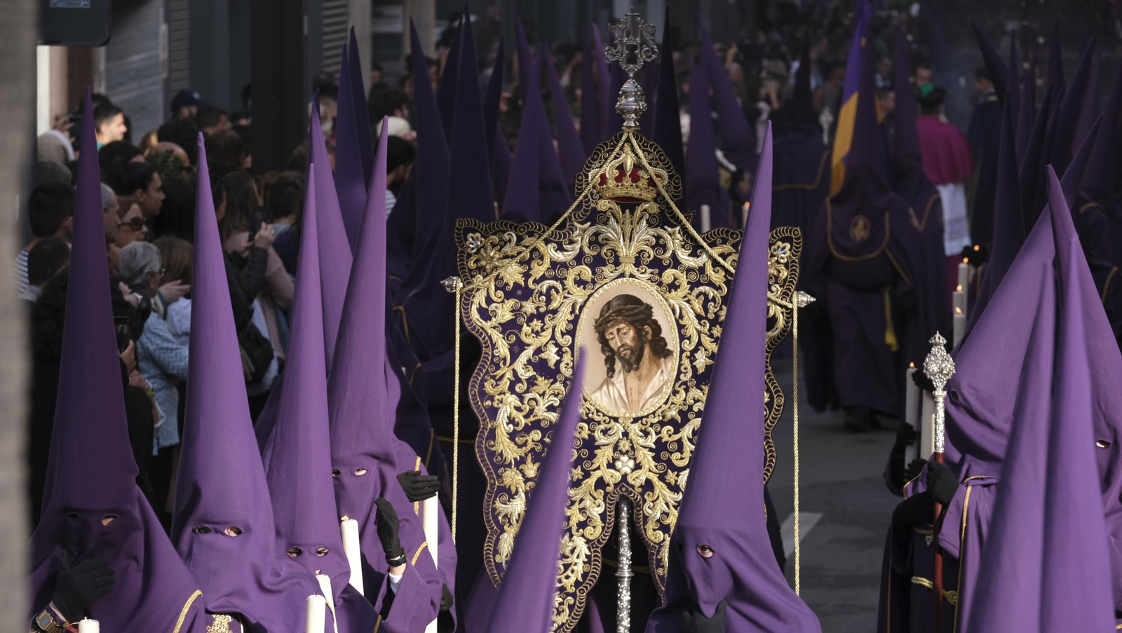 La procesión de Pasión en Almería, en imágenes