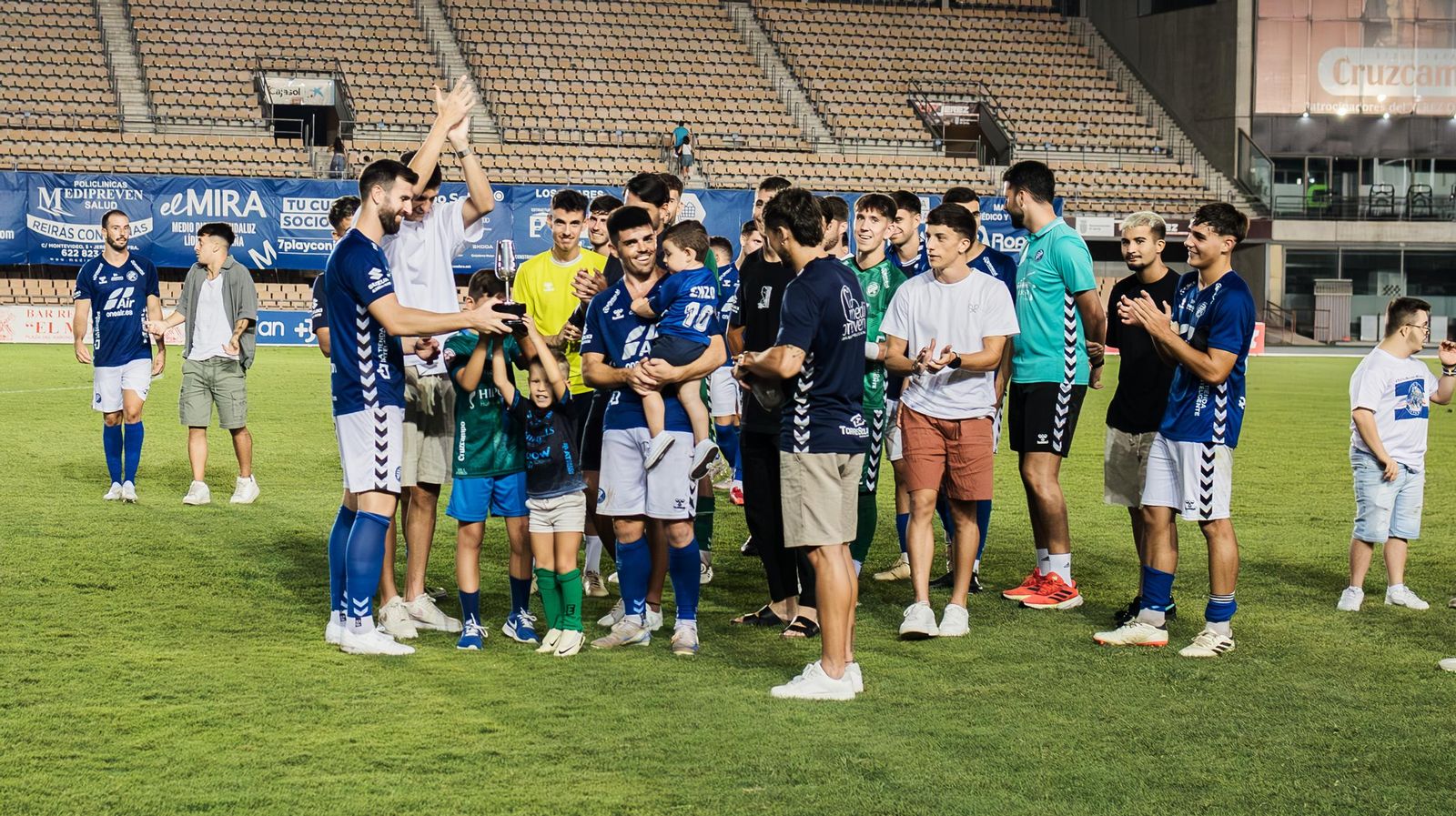 Imágenes del triunfo del Xerez DFC en el 34 Trofeo de la Vendimia