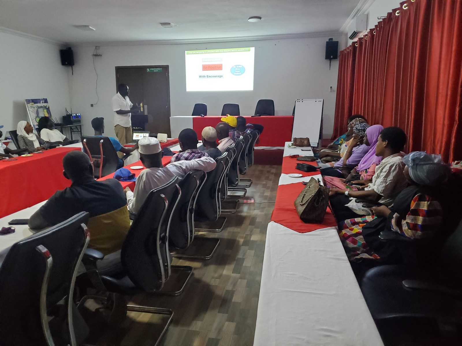 Proyecto en Gambia, dirigido a asociaciones del sector informal turístico. Proyecto en Gambia, dirigido a asociaciones del sector informal turístico.