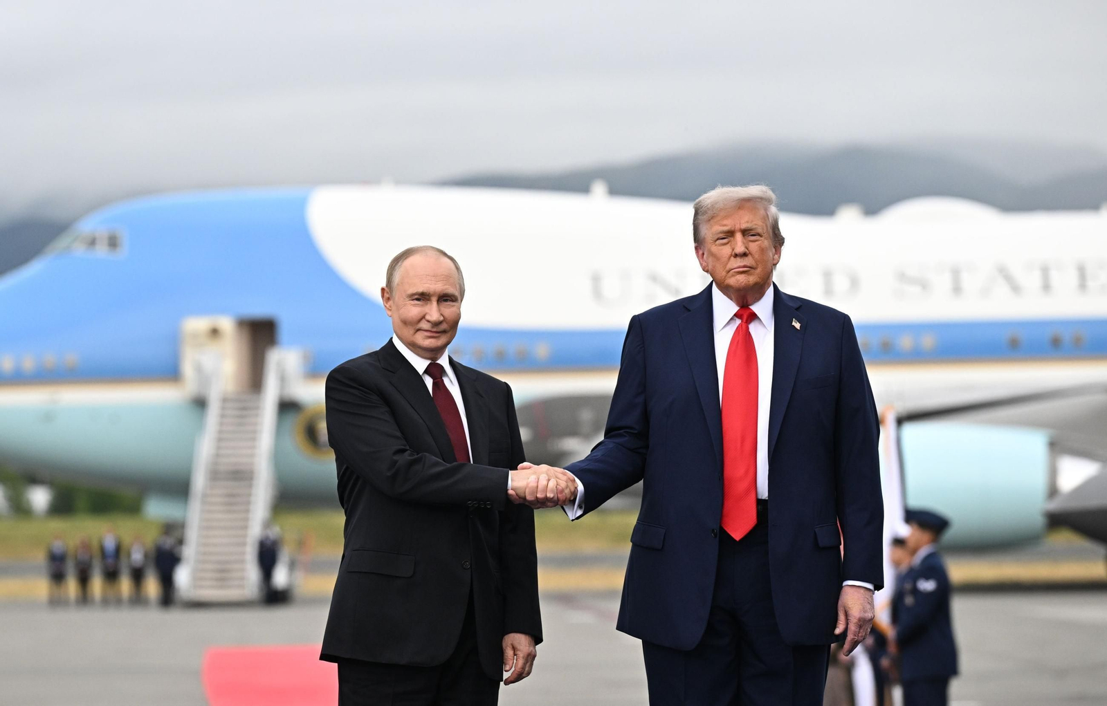 Las imágenes de la reunión de Trump con Putin en Alaska