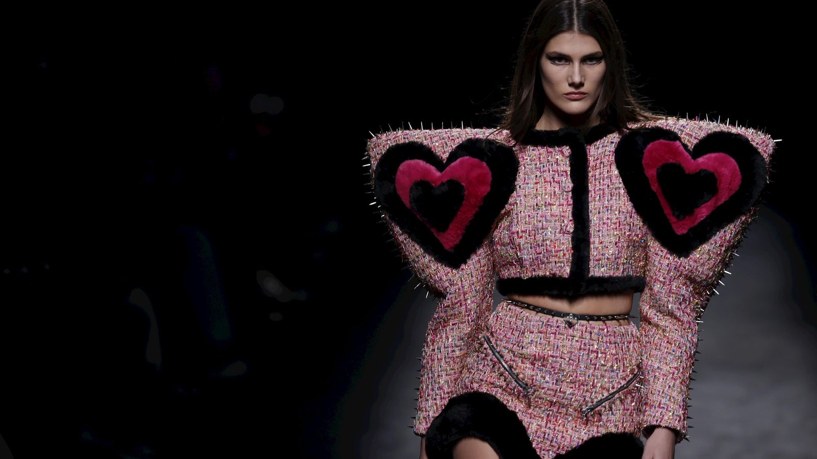 Hombreras súper marcadas de Dominnico.