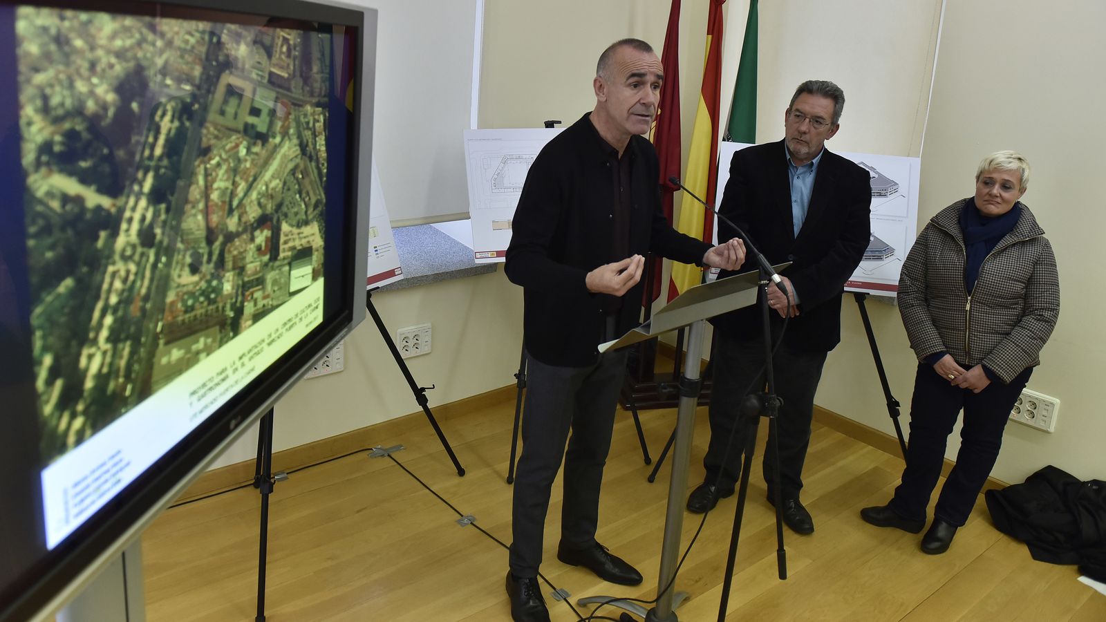 El delegado de Hábitat Urbano, Antonio Muñoz, da los detalles del proyecto.