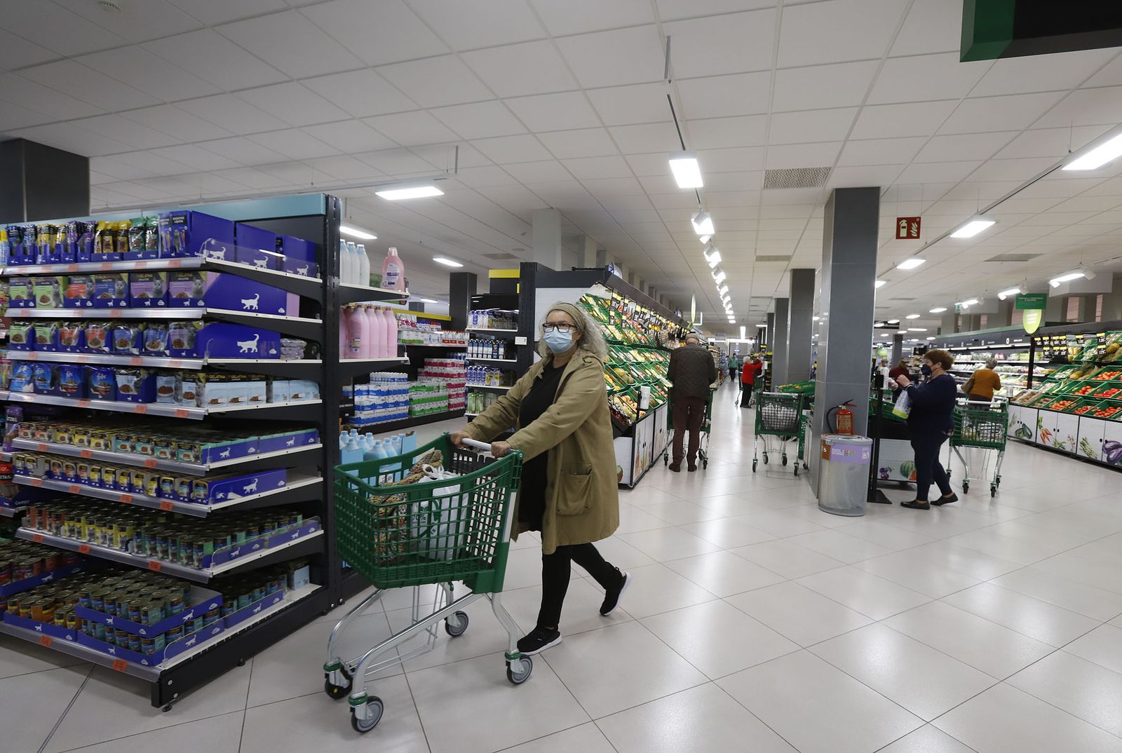 Imágenes de las mejoras del Mercadona de La Palma del Condado para el ahorro energético