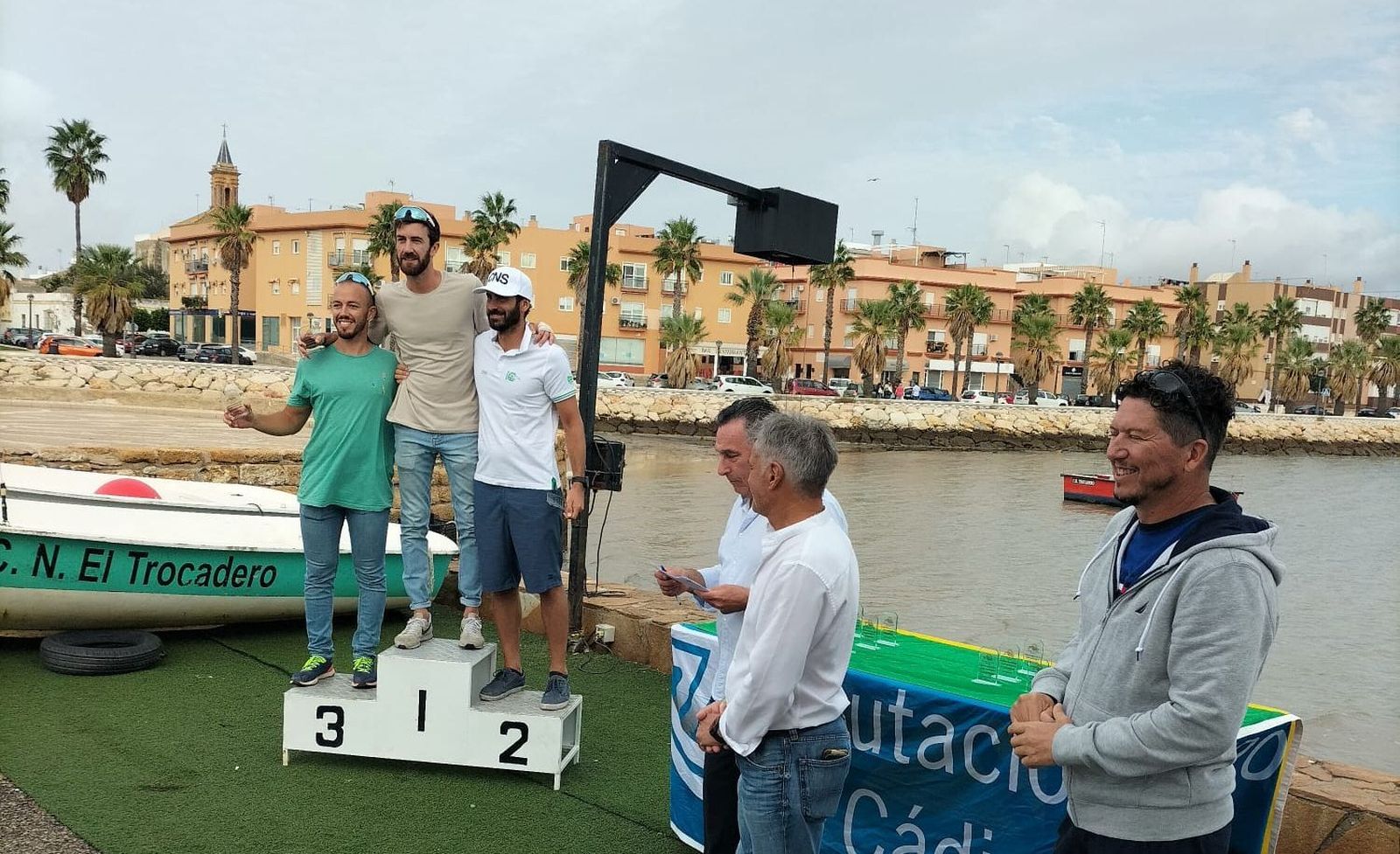 Entrega de premios al finalizar el evento deportivo.