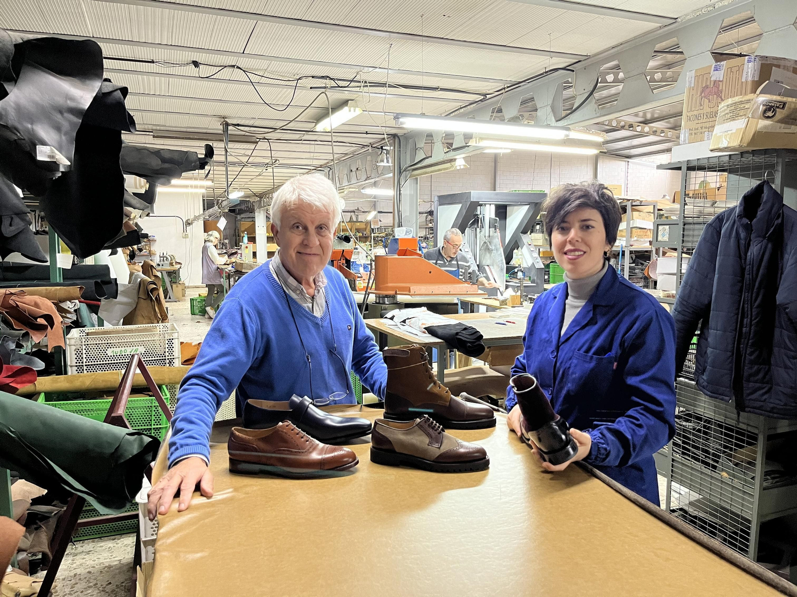 “Mujeres al frente de las fábricas de calzado tradicional de Valverde del Camino ”