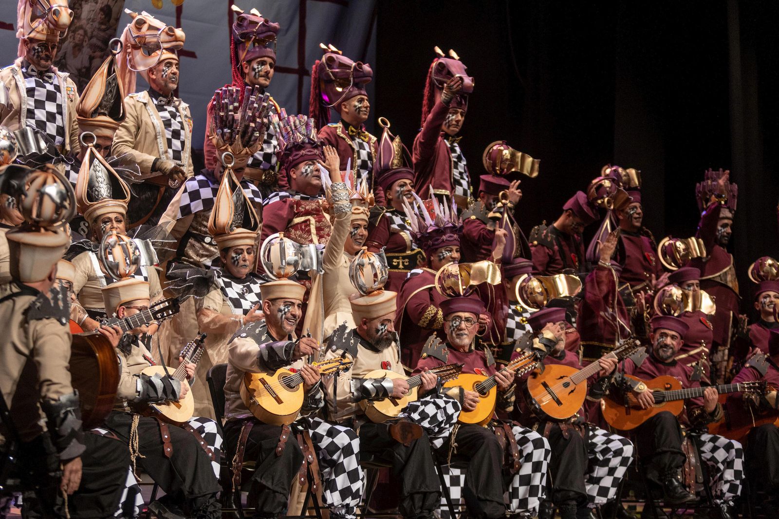 Coro en la quinta noche de preliminares.