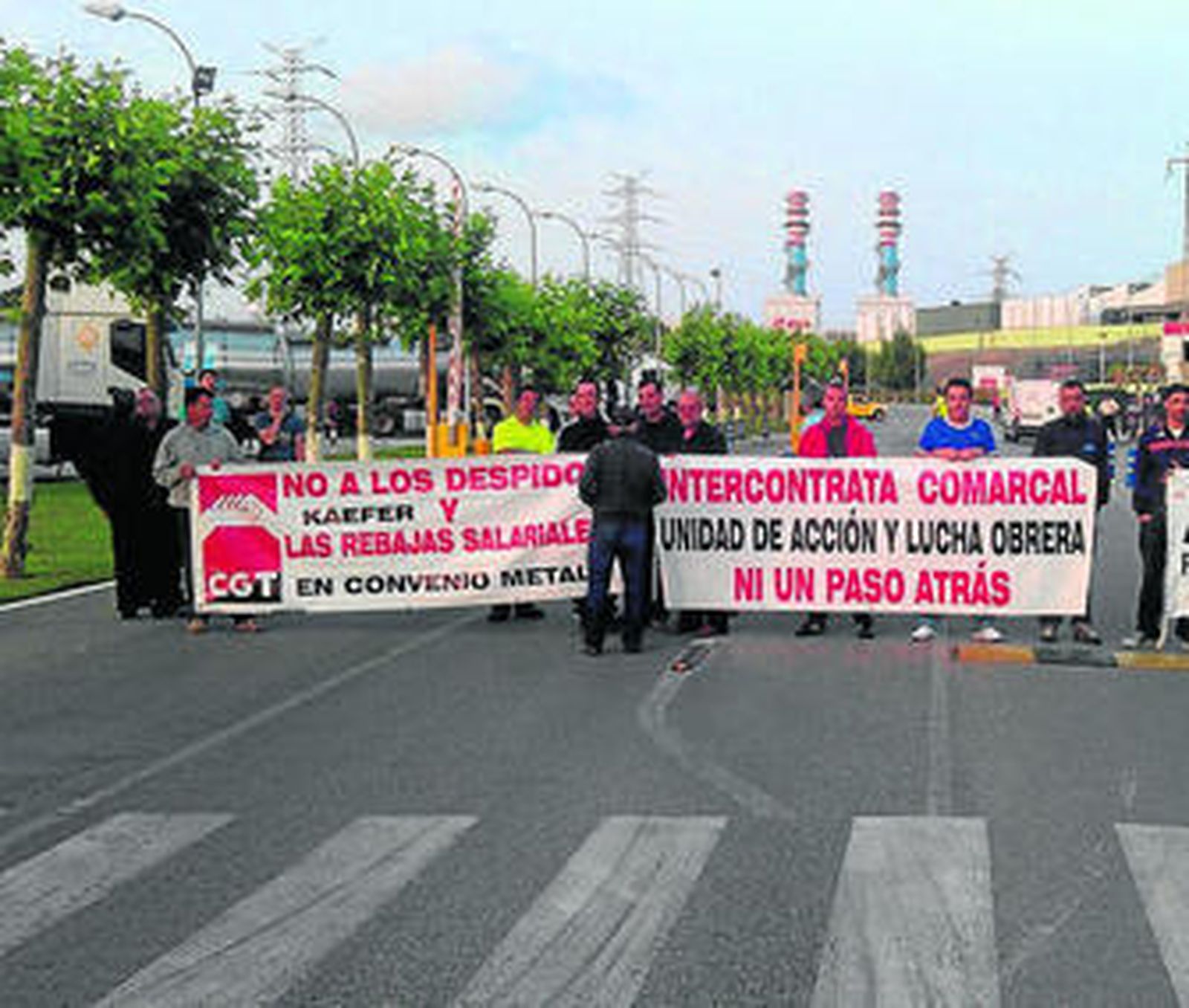 Un momento de la concentración sindical, ayer por la mañana.