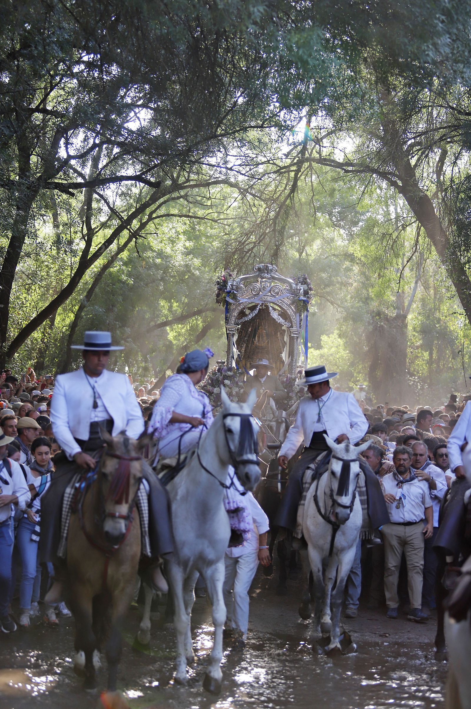 El Rocío 2023: Imágenes del Camino de la Hermandad del Rocío de Huelva