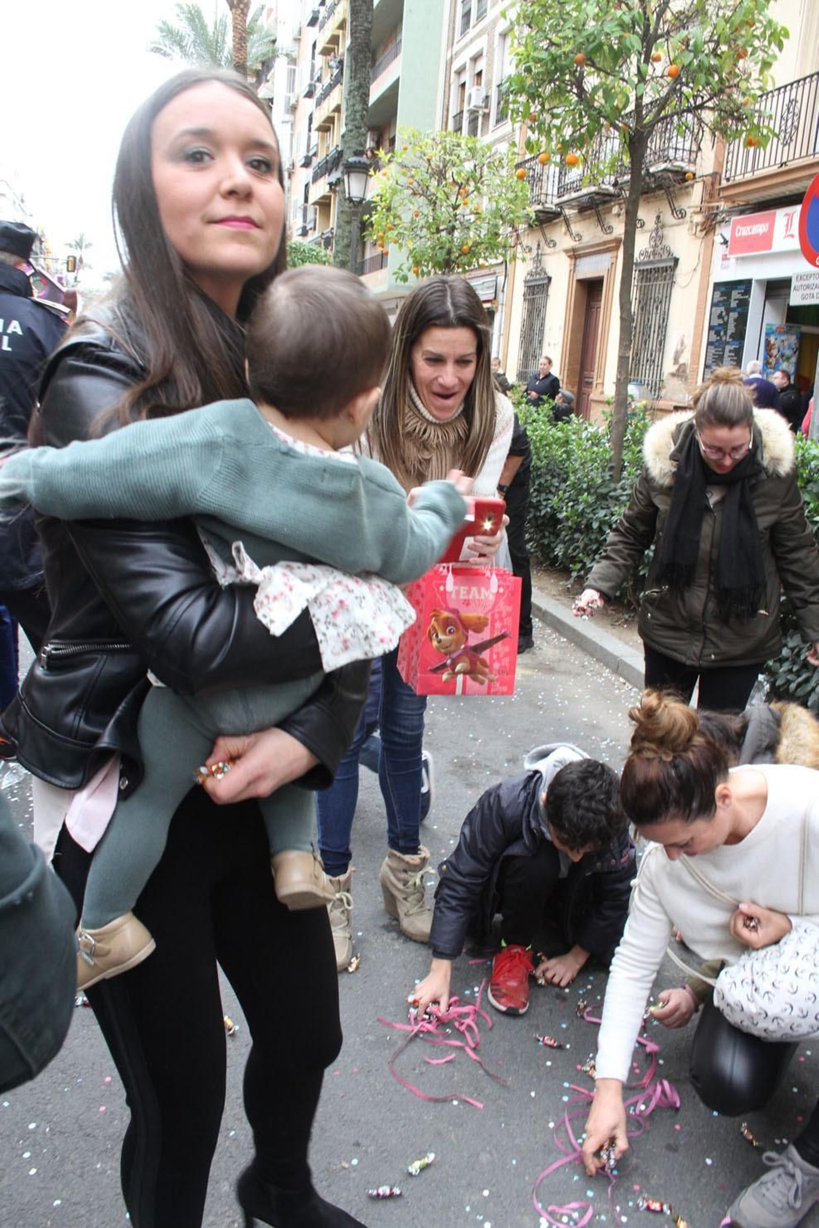 Cabalgata de los Reyes Magos 2018: Melchor, Gaspar y Baltazar adelantan su salida para llenar de ilusión las calles de Huelva