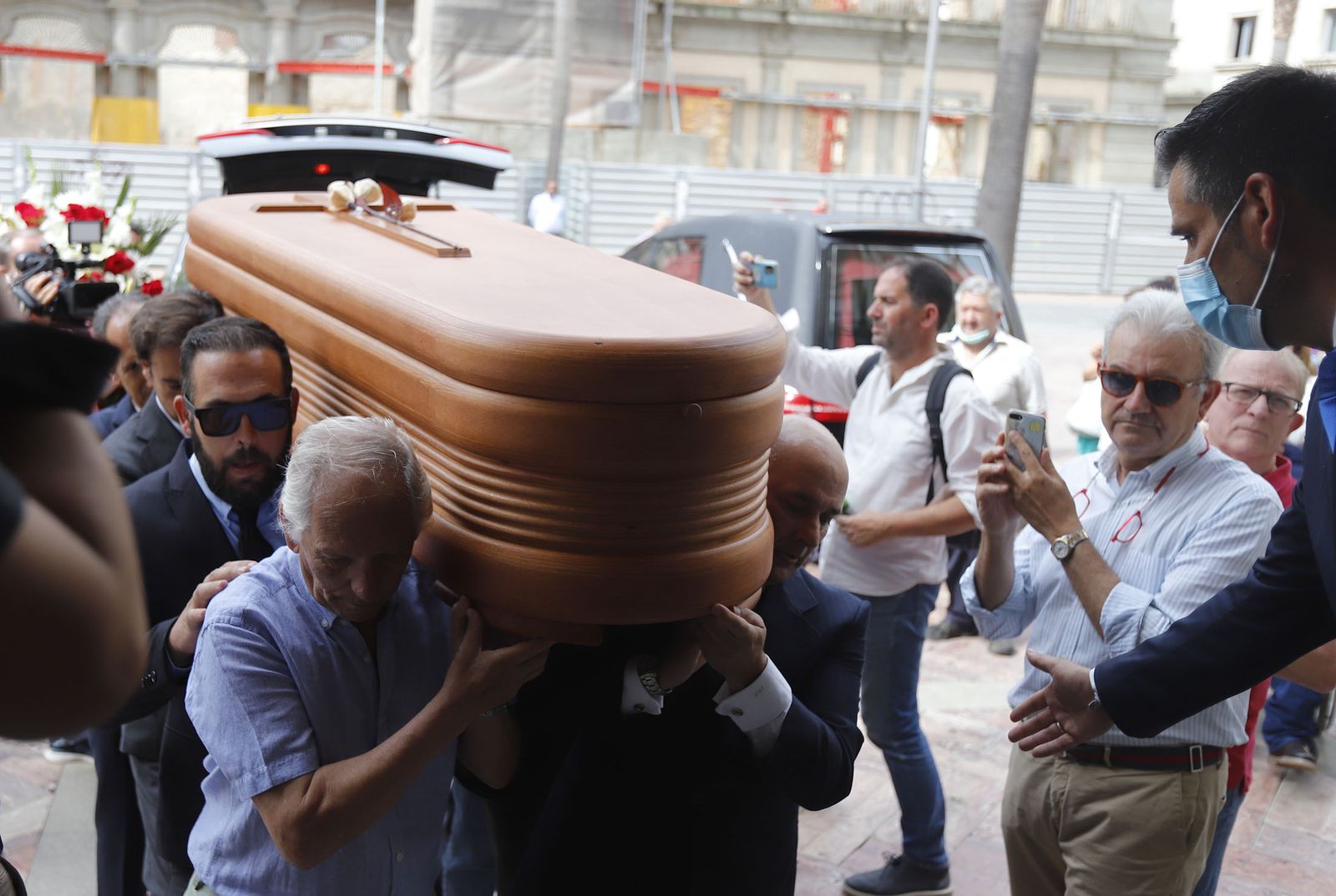 Llegada del féretro de Miguel Baez Litria la Capilla Ardiente de Huelva