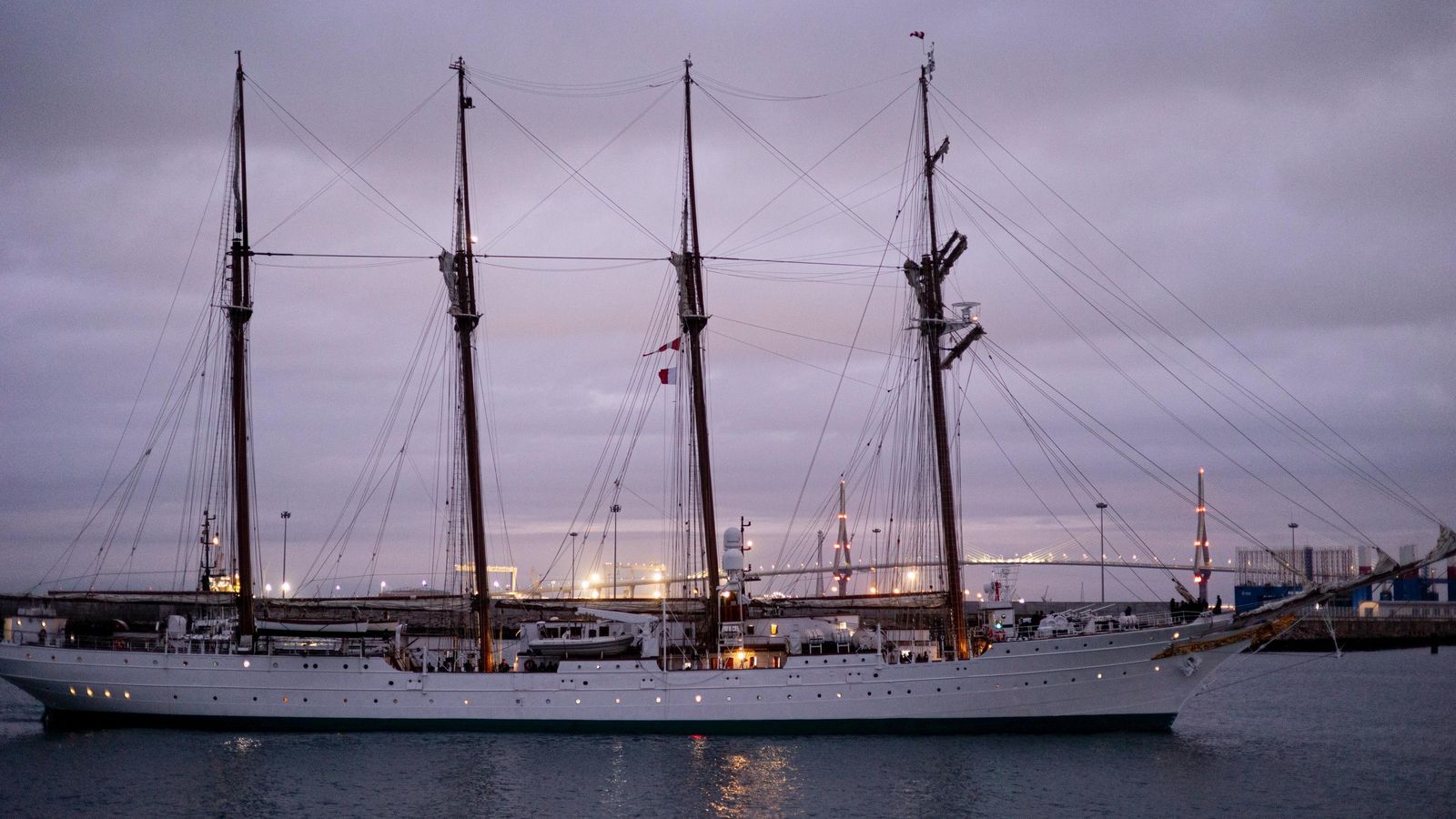 El Elcano, ya en casa El Elcano, ya en casa