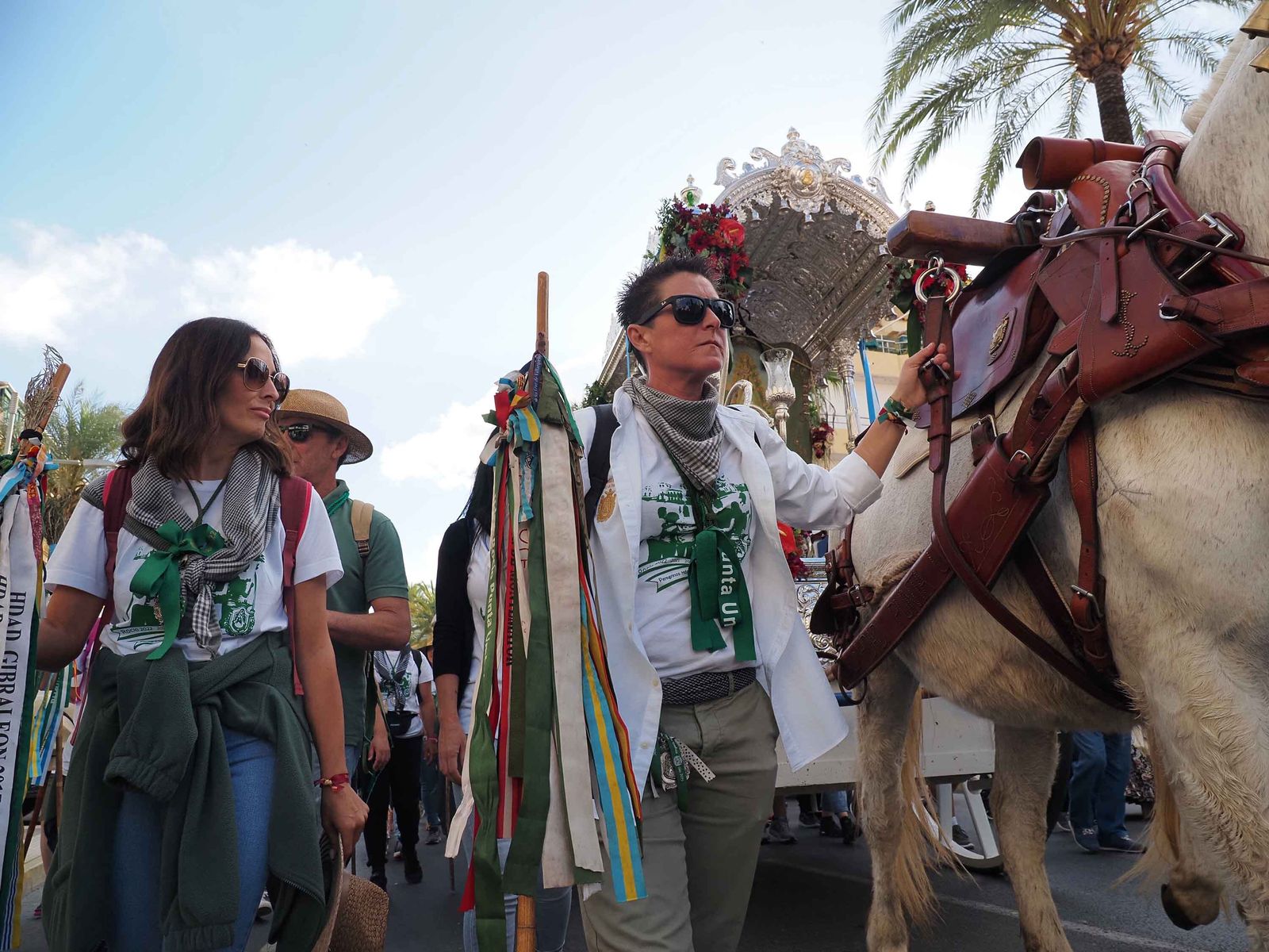 Salida de la Hermandad de Punta Umbría hacia El Rocío.