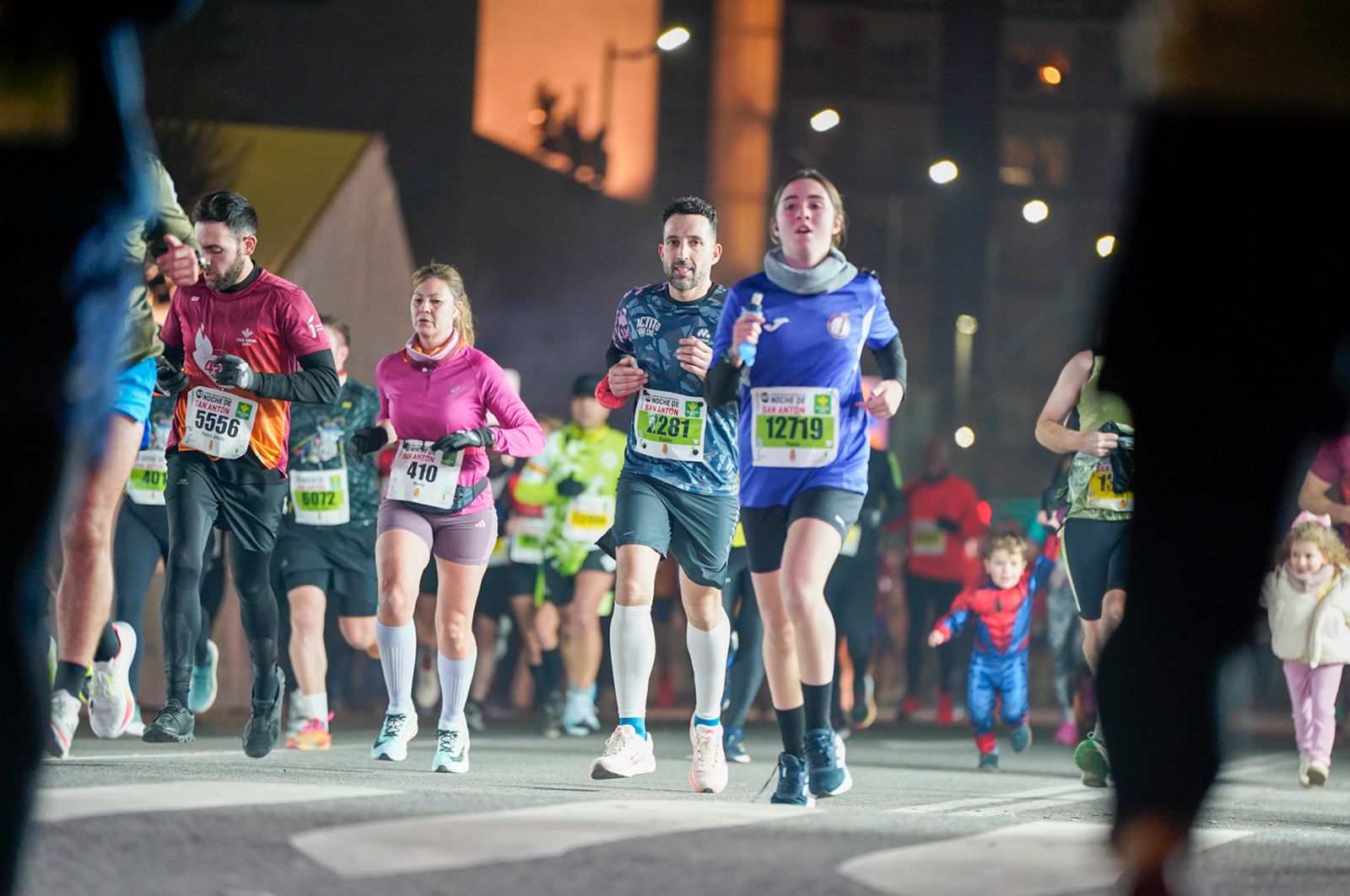 En imágenes: búscate en tu llegada a meta de la Carrera de San Antón 2026 (9)