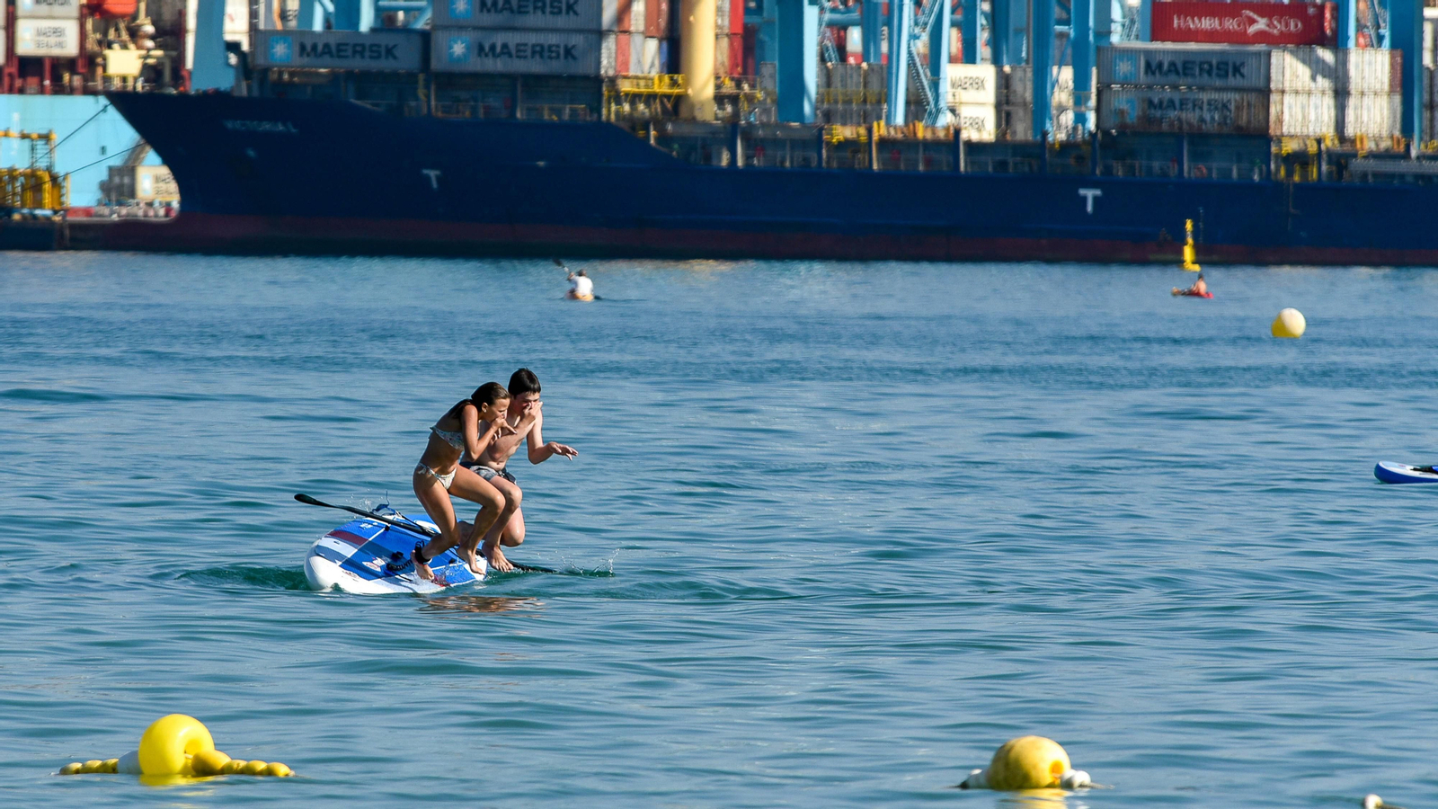Fotos de la tarde en la playa del El Rinconcillo en plena ola de calor
