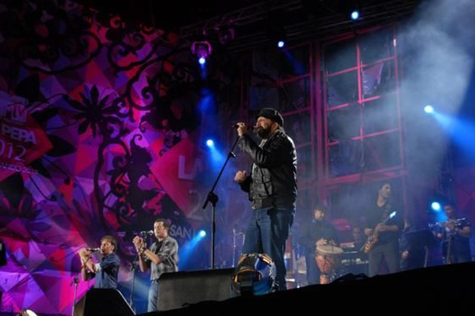 Miles de personas asisten al macroconcierto de la MTV en San Fernando. /Fotos: Rioja · Elías Pimentel