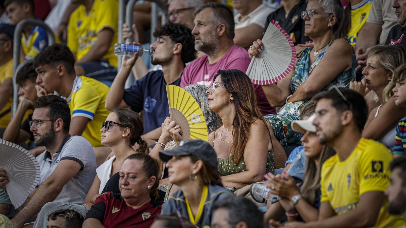 Búscate entre las fotos del partido de fútbol Cádiz CF - CD Tenerife de la Liga Hypermotion