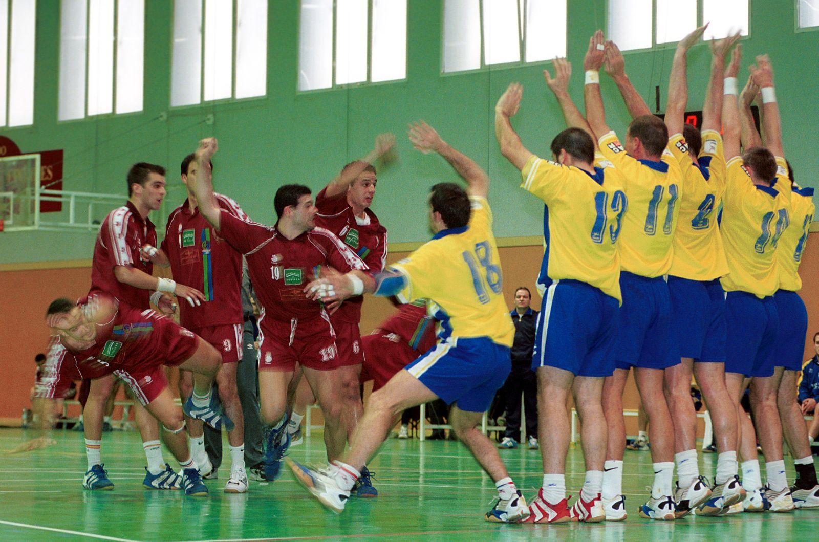 Imagen de archivo de un partido del Balonmano Rochelambert ante el Barakaldo en la temporada 2000-21.