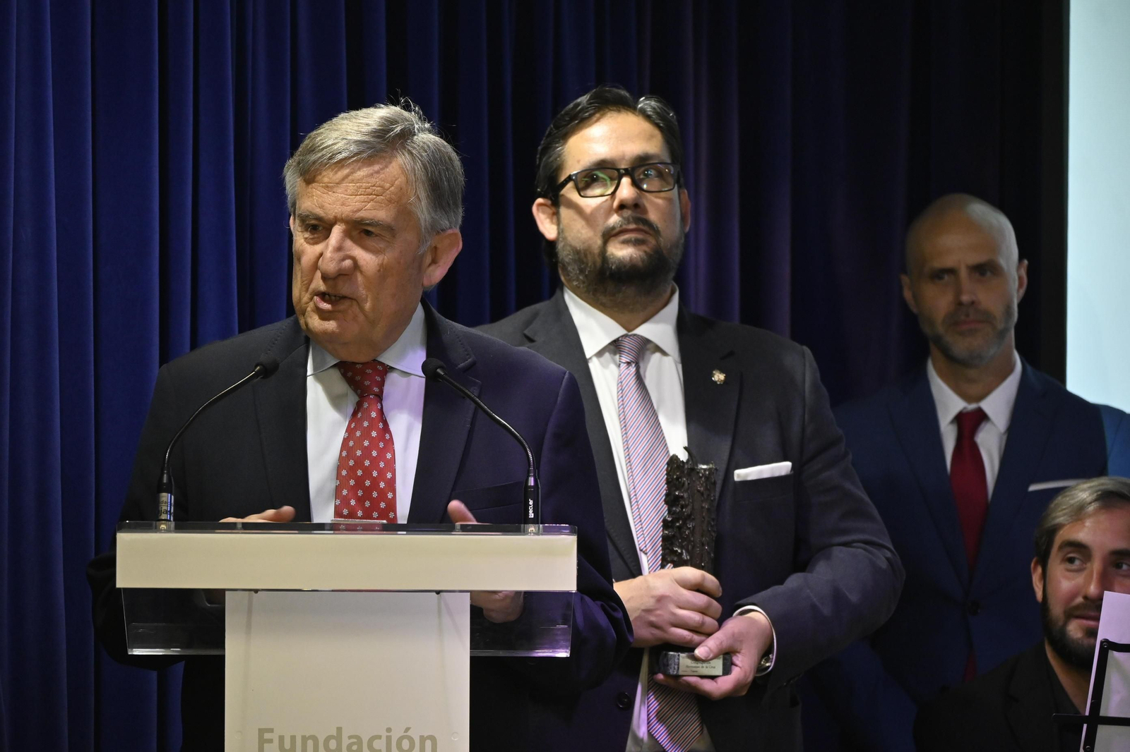 Entrega del Premio Gota a Gota a las Hermanas de la Cruz, en imágenes