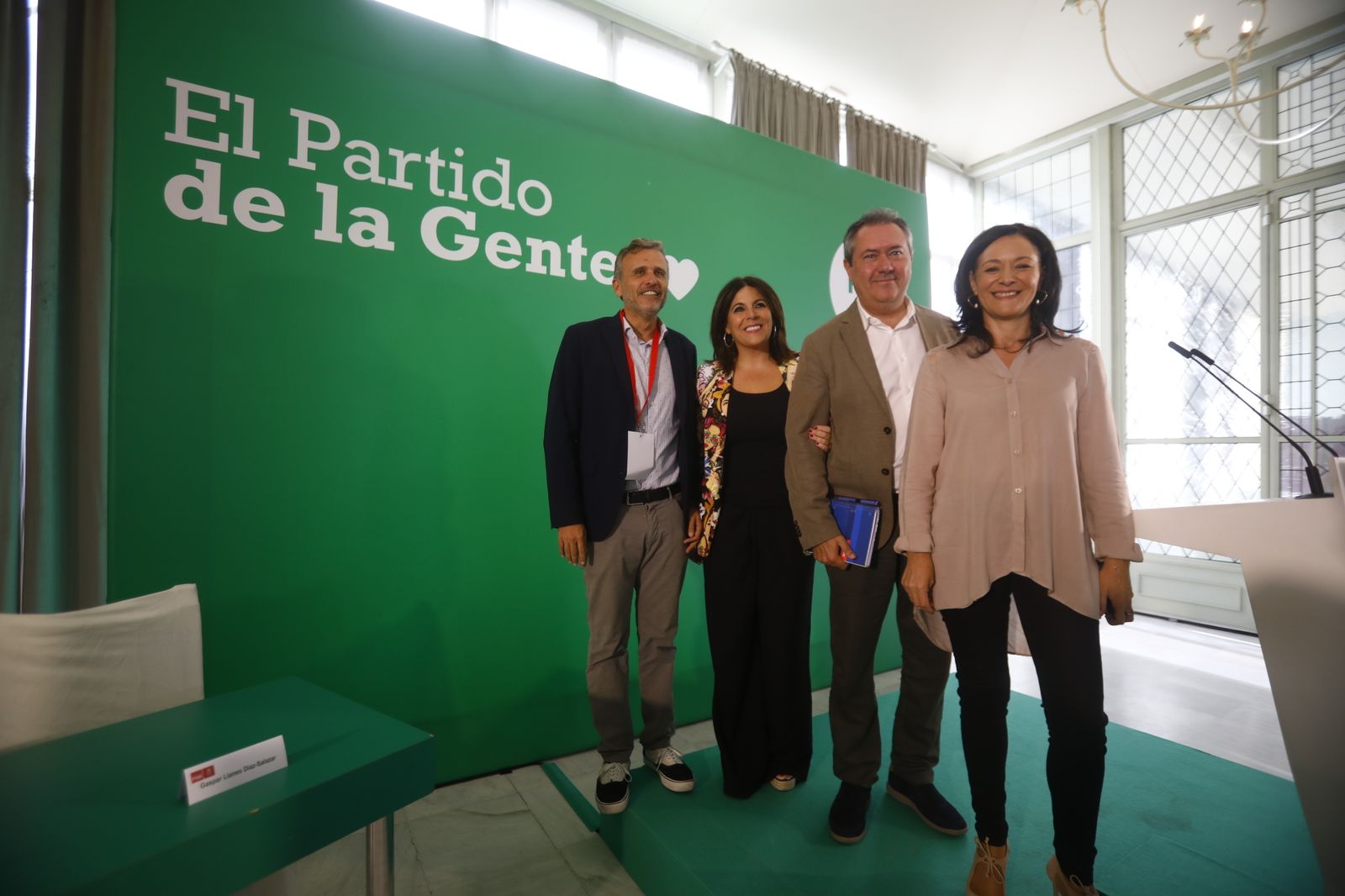 Crespín junto a Juan Espadas, Ángeles Férriz y Nacho López.