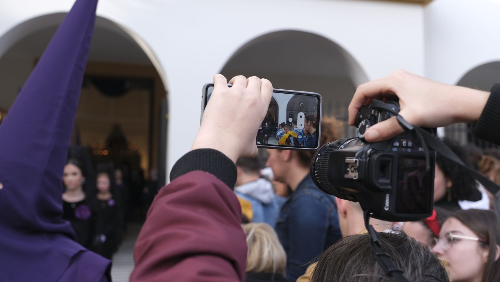 La procesión del Encuentro por las calles de Almería, en imágenes