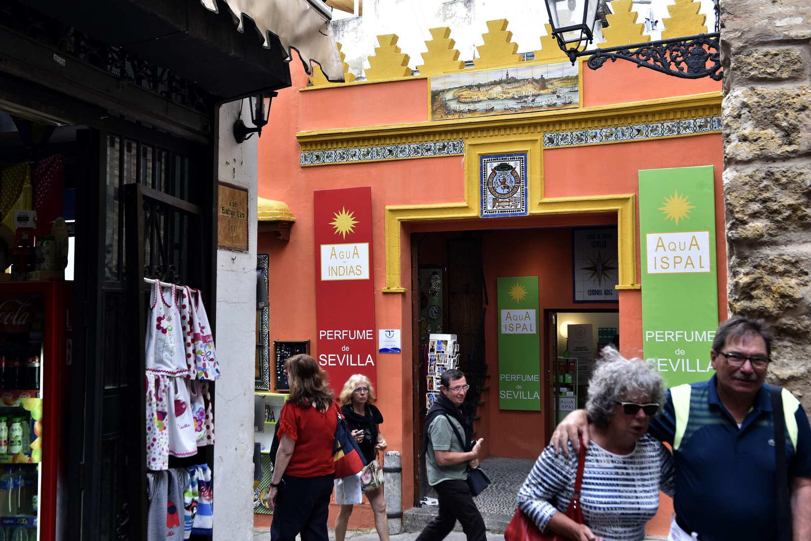 Reclamos publicitario de un establecimiento.